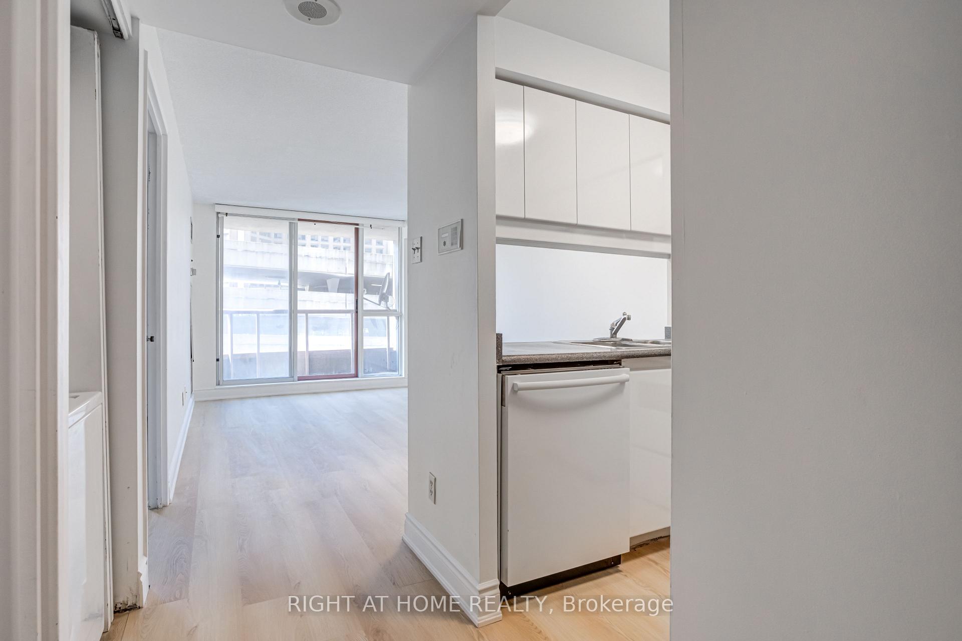 Photo 11 of Unit 506, 736 Bay Street, Toronto, Bay Street Corridor — HOMEH
