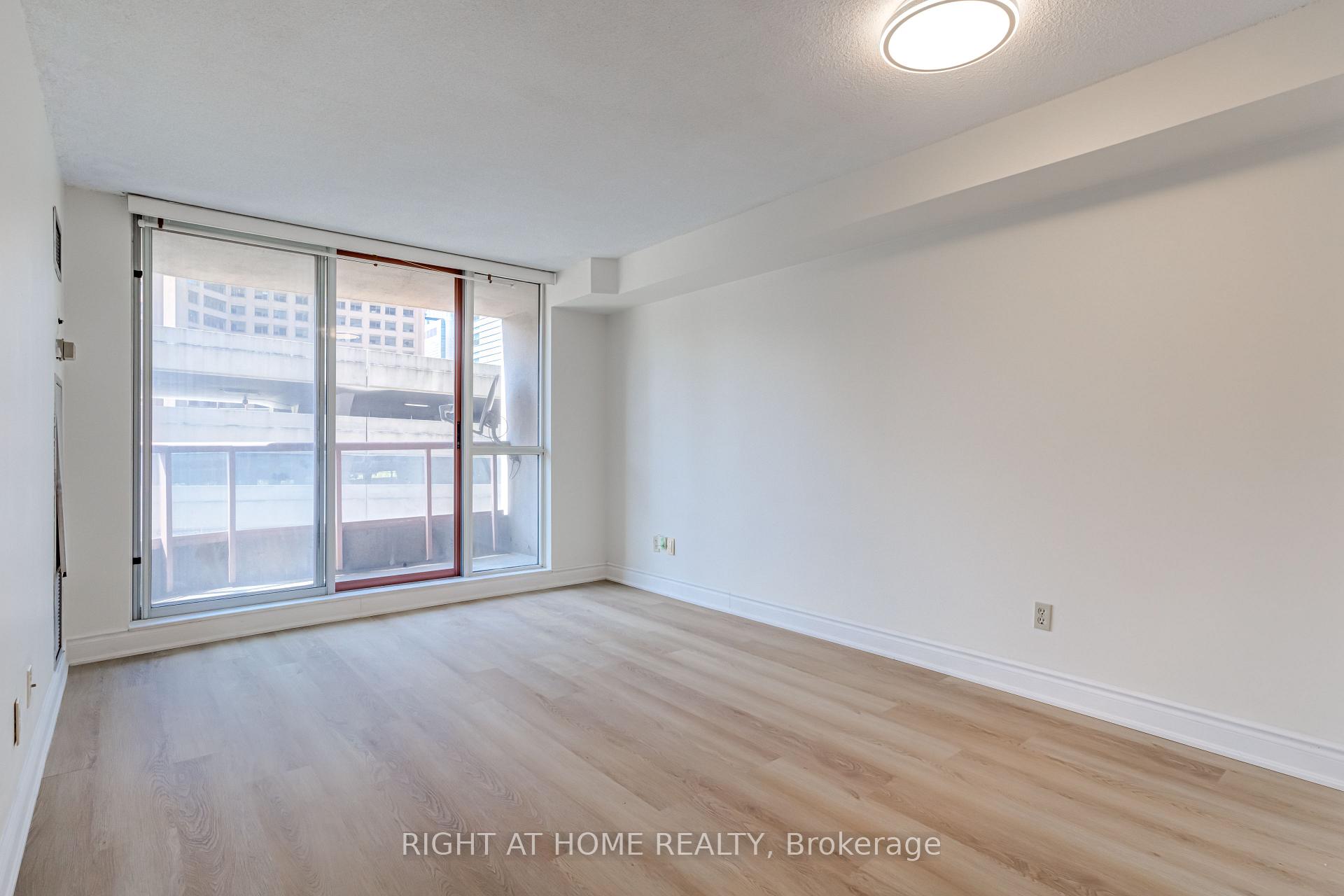 Photo 9 of Unit 506, 736 Bay Street, Toronto, Bay Street Corridor — HOMEH