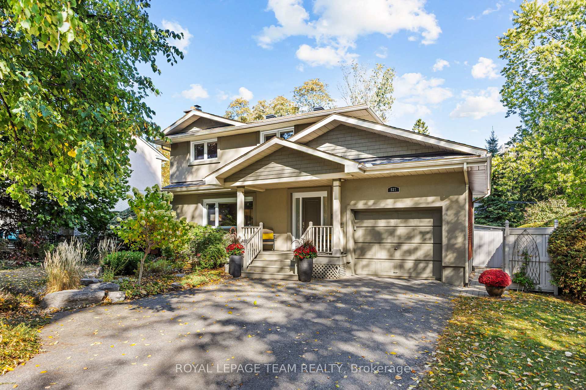Photo 2 of 937 Kingsmere Avenue, Ottawa, McKellar Heights/Glabar Park — HOMEH