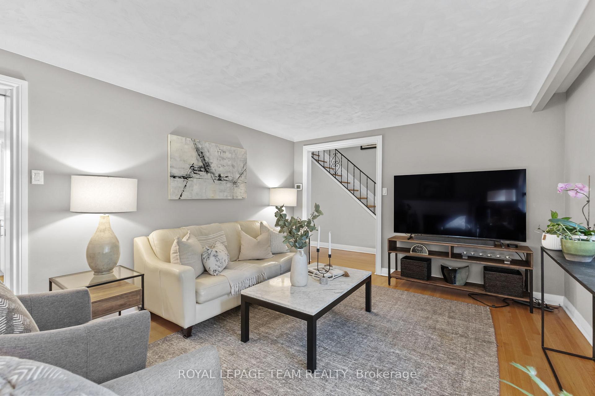 Photo 3 of 937 Kingsmere Avenue, Ottawa, McKellar Heights/Glabar Park — HOMEH