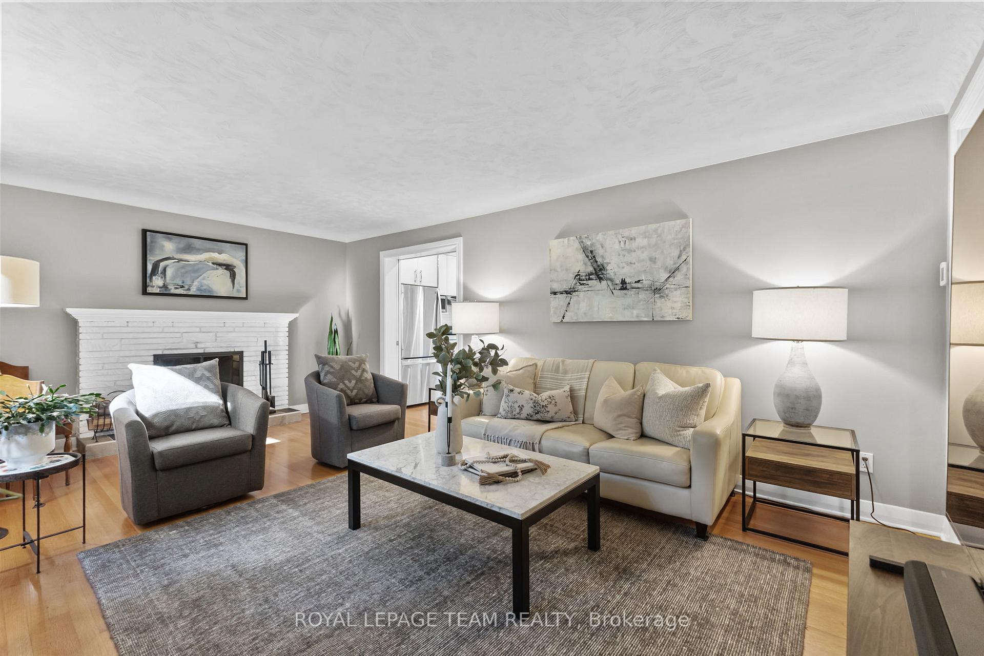 Photo 4 of 937 Kingsmere Avenue, Ottawa, McKellar Heights/Glabar Park — HOMEH