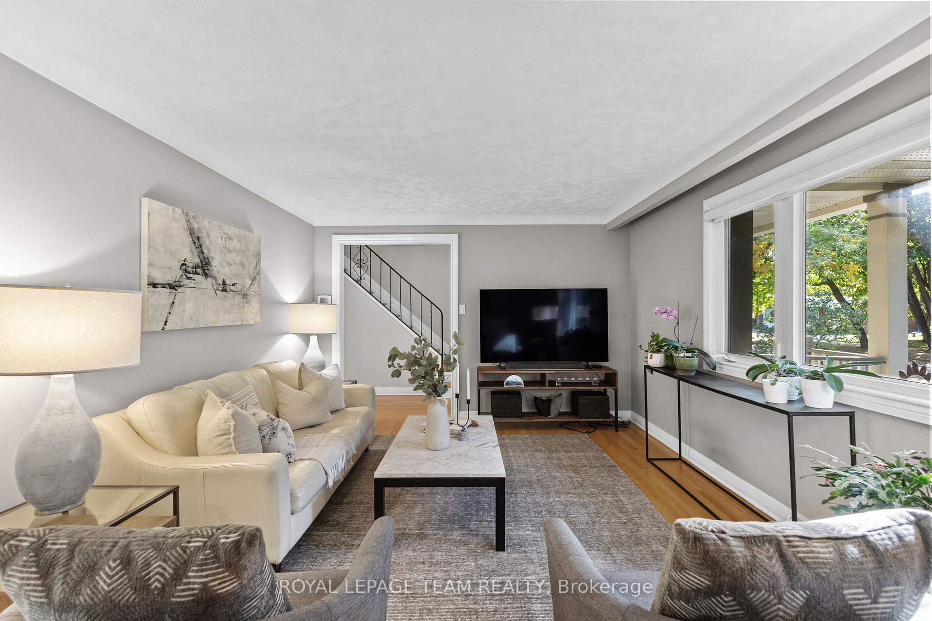 Photo 5 of 937 Kingsmere Avenue, Ottawa, McKellar Heights/Glabar Park — HOMEH