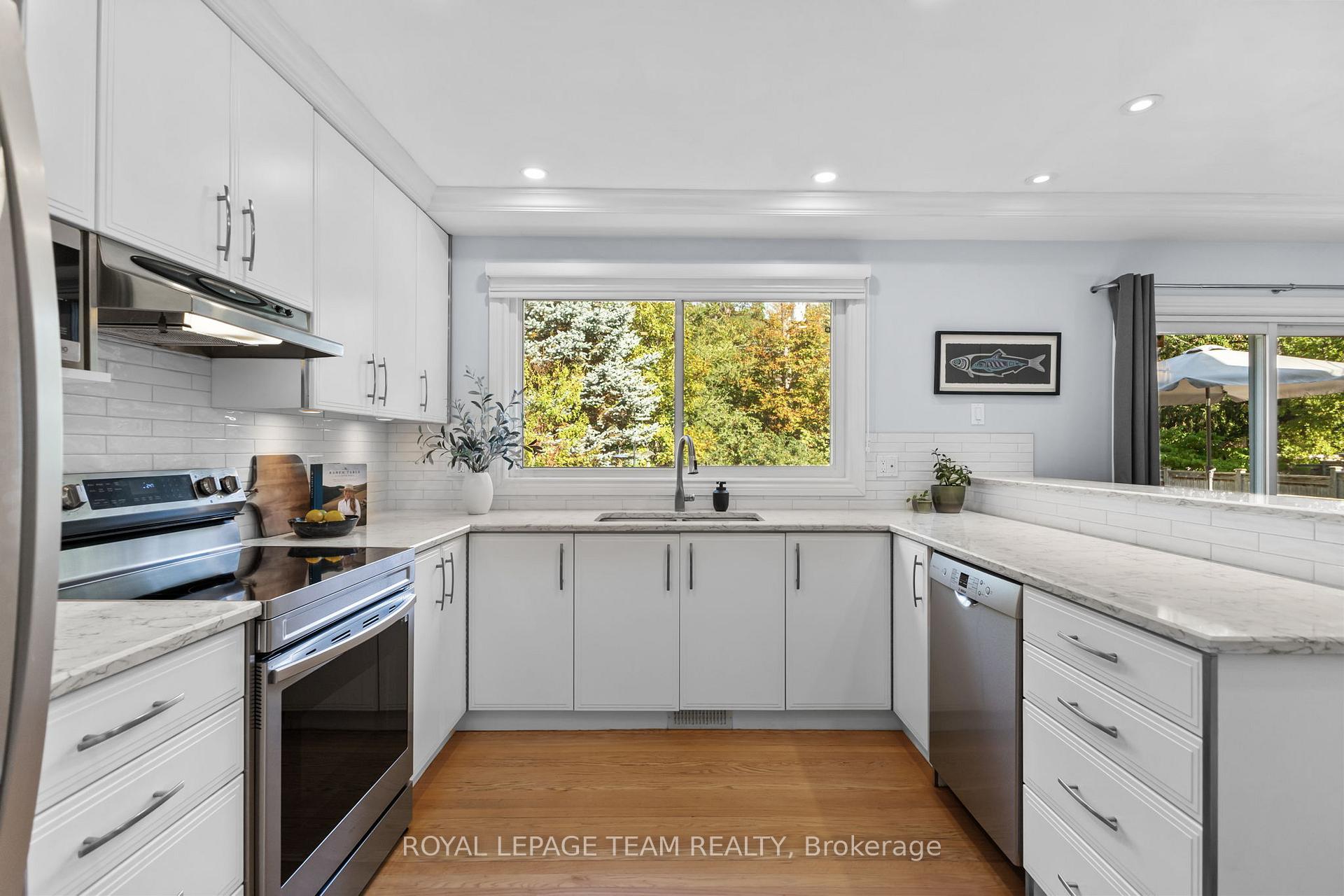 Photo 6 of 937 Kingsmere Avenue, Ottawa, McKellar Heights/Glabar Park — HOMEH