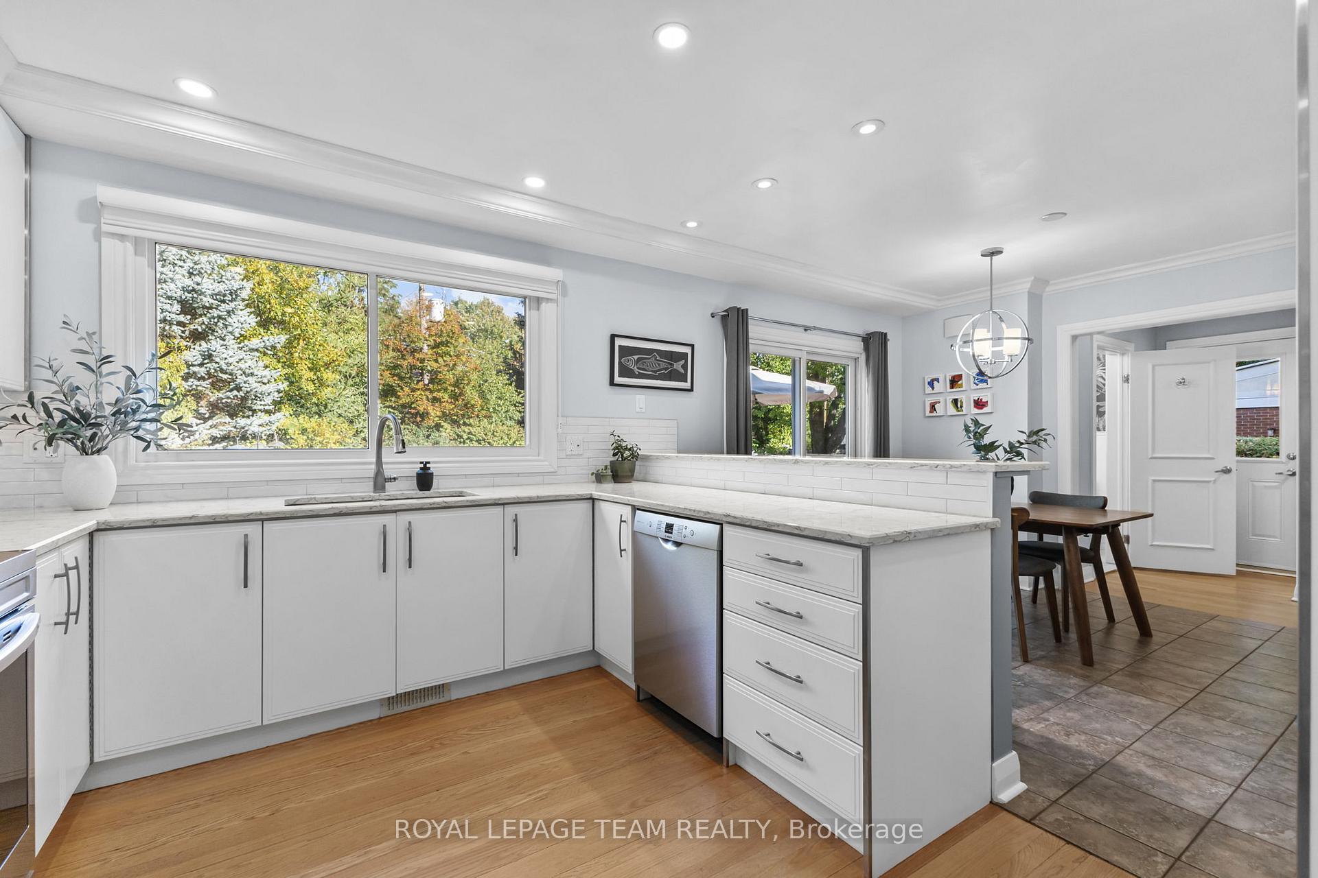 Photo 7 of 937 Kingsmere Avenue, Ottawa, McKellar Heights/Glabar Park — HOMEH