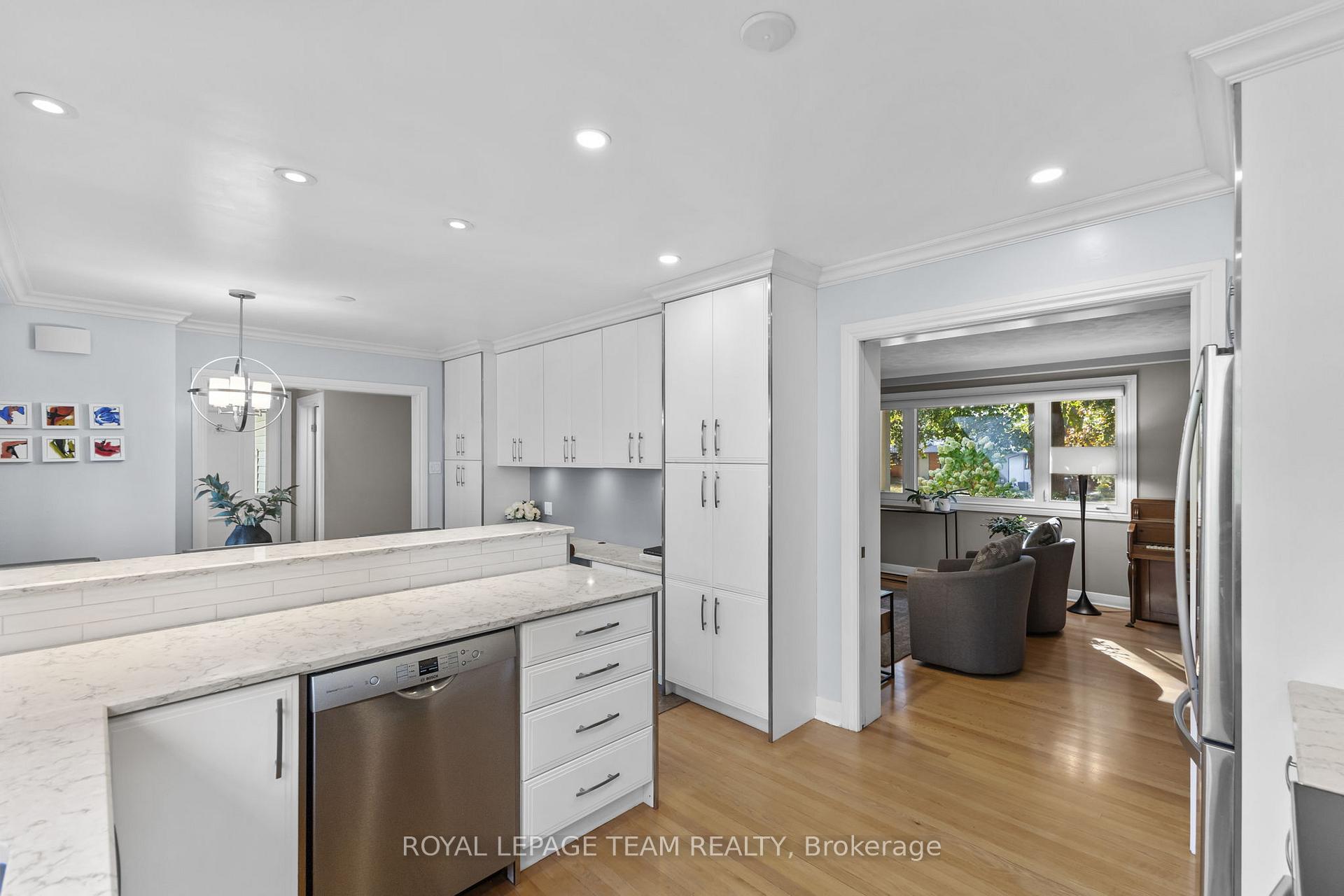 Photo 9 of 937 Kingsmere Avenue, Ottawa, McKellar Heights/Glabar Park — HOMEH