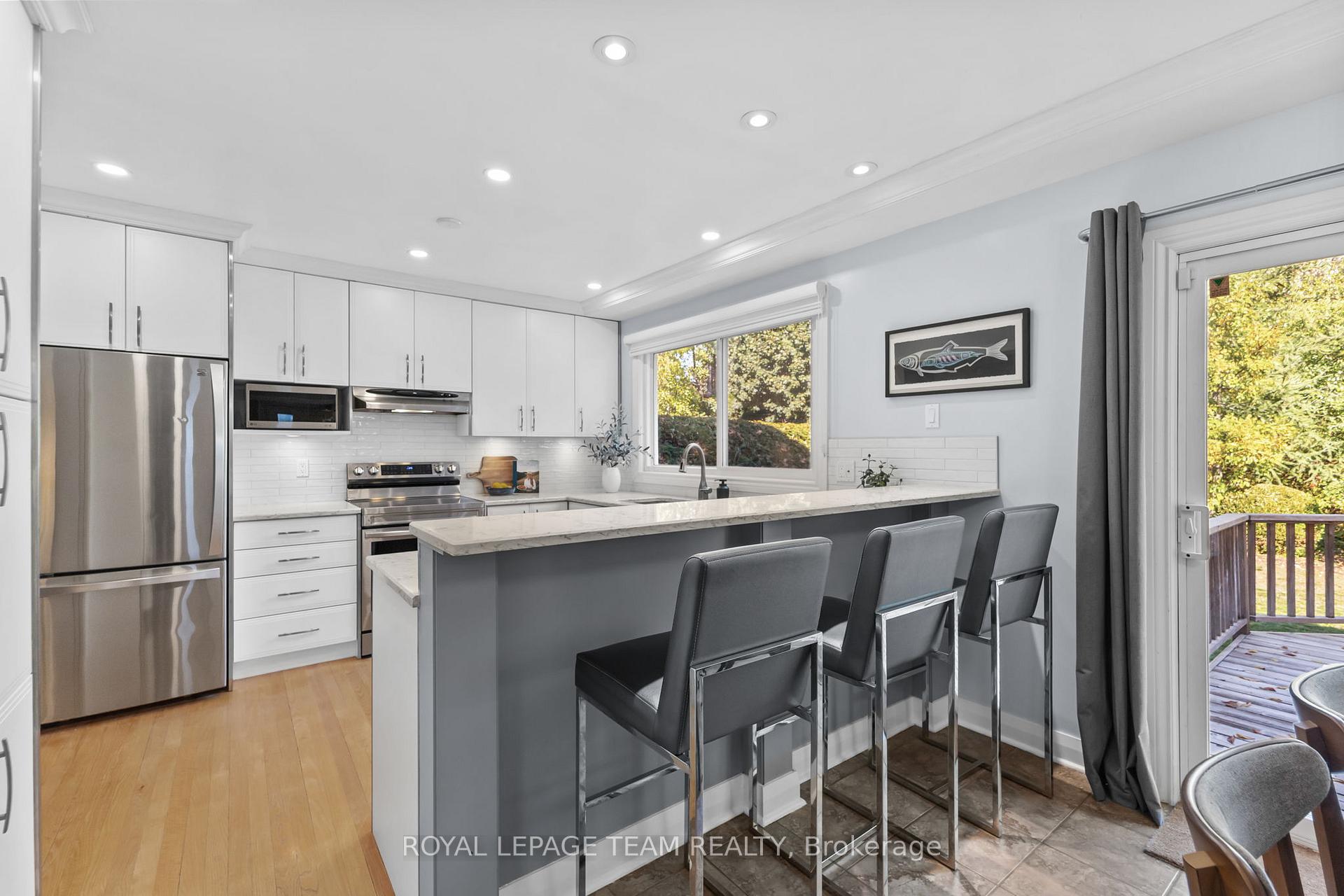Photo 10 of 937 Kingsmere Avenue, Ottawa, McKellar Heights/Glabar Park — HOMEH