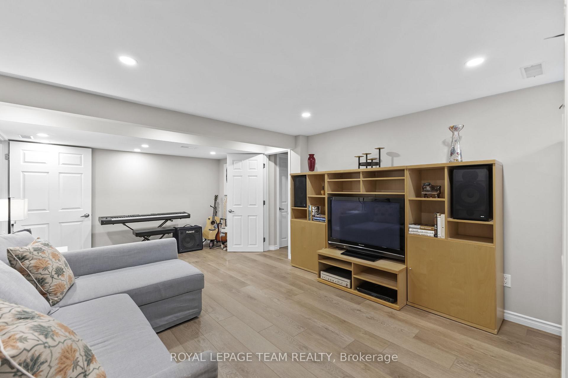 Photo 21 of 937 Kingsmere Avenue, Ottawa, McKellar Heights/Glabar Park — HOMEH