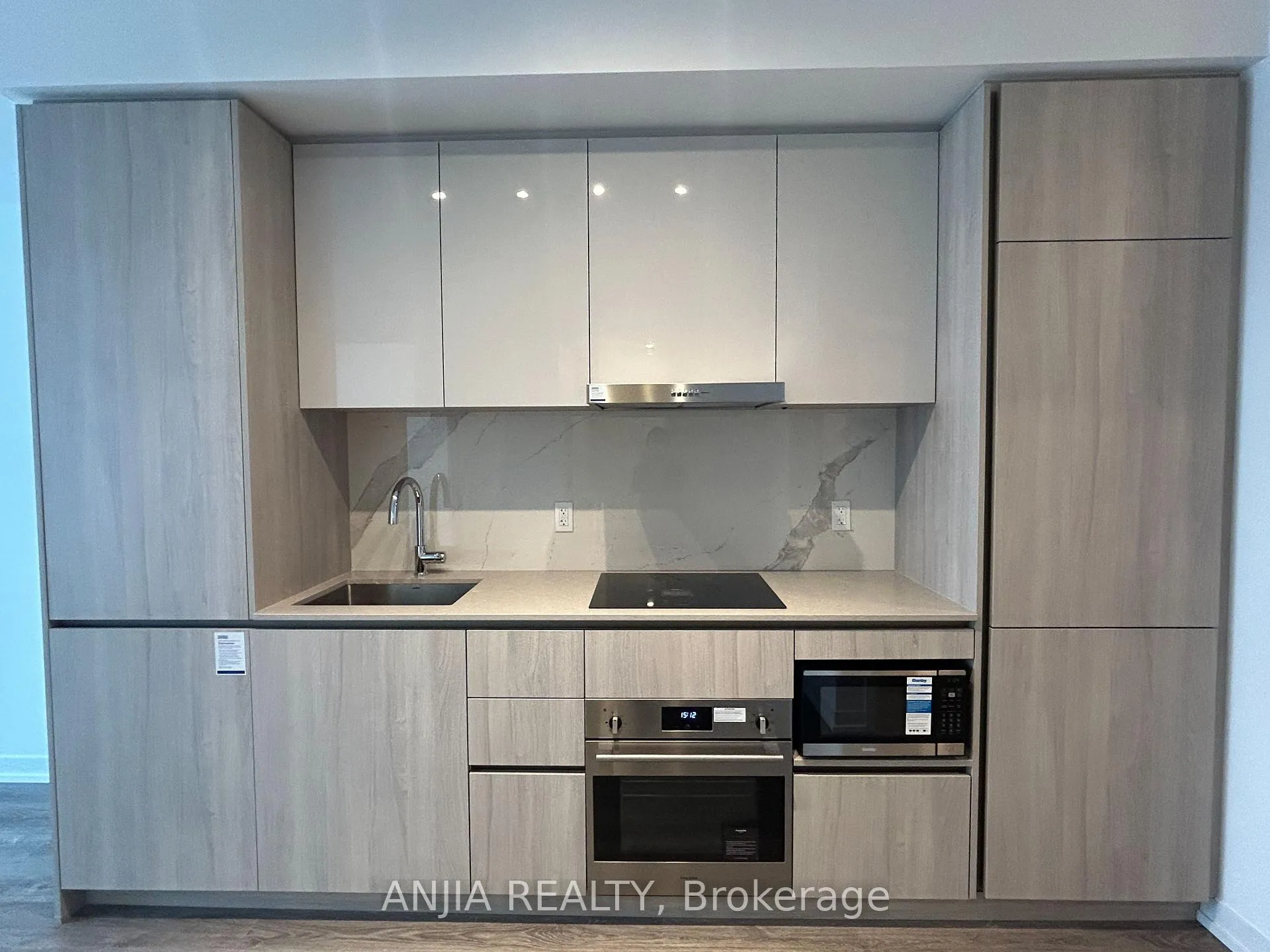 Photo 4 of Unit 5610, 8 Interchange Way, Vaughan, Vaughan Corporate Centre — HOMEH