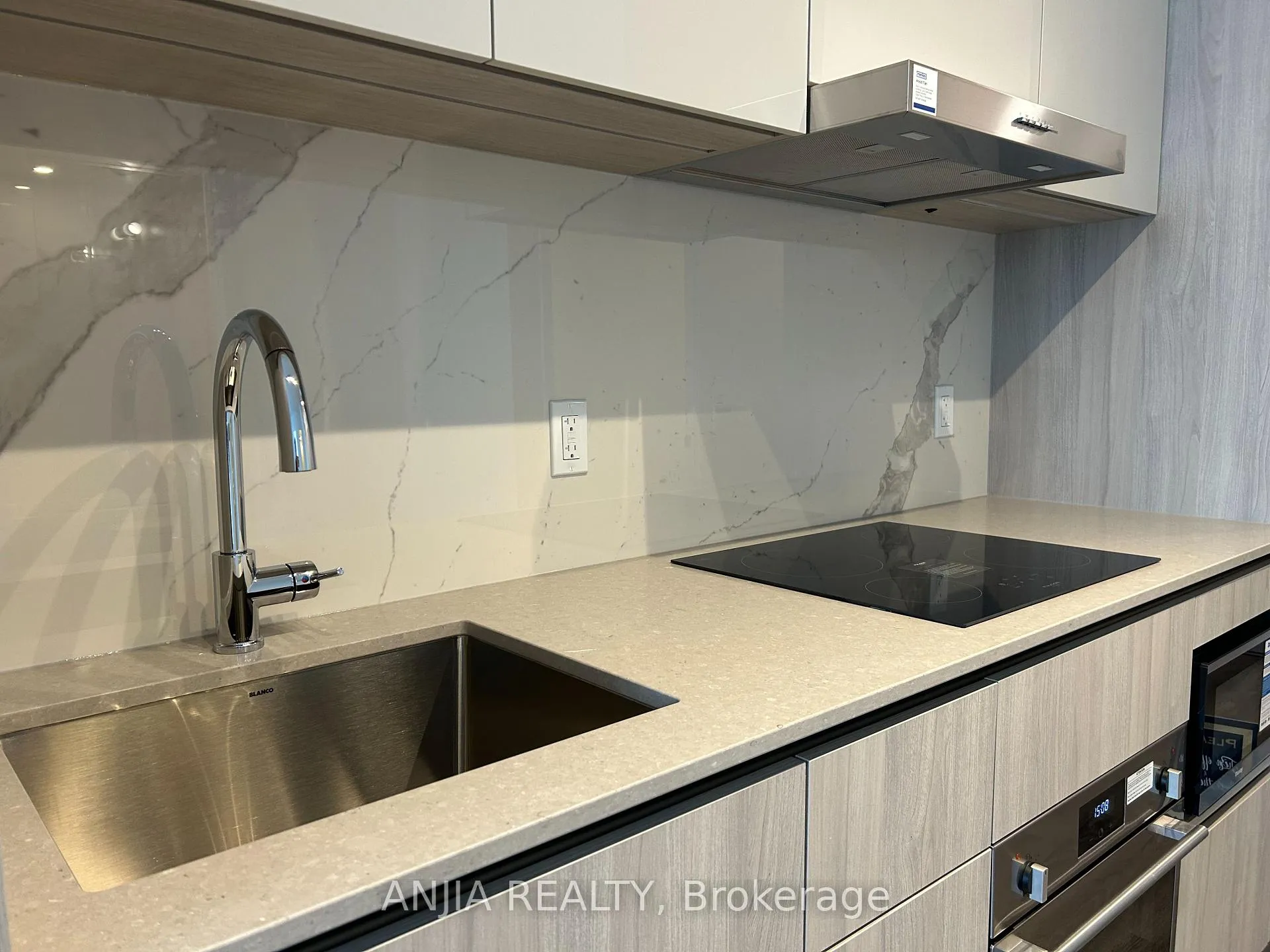 Photo 6 of Unit 5610, 8 Interchange Way, Vaughan, Vaughan Corporate Centre — HOMEH