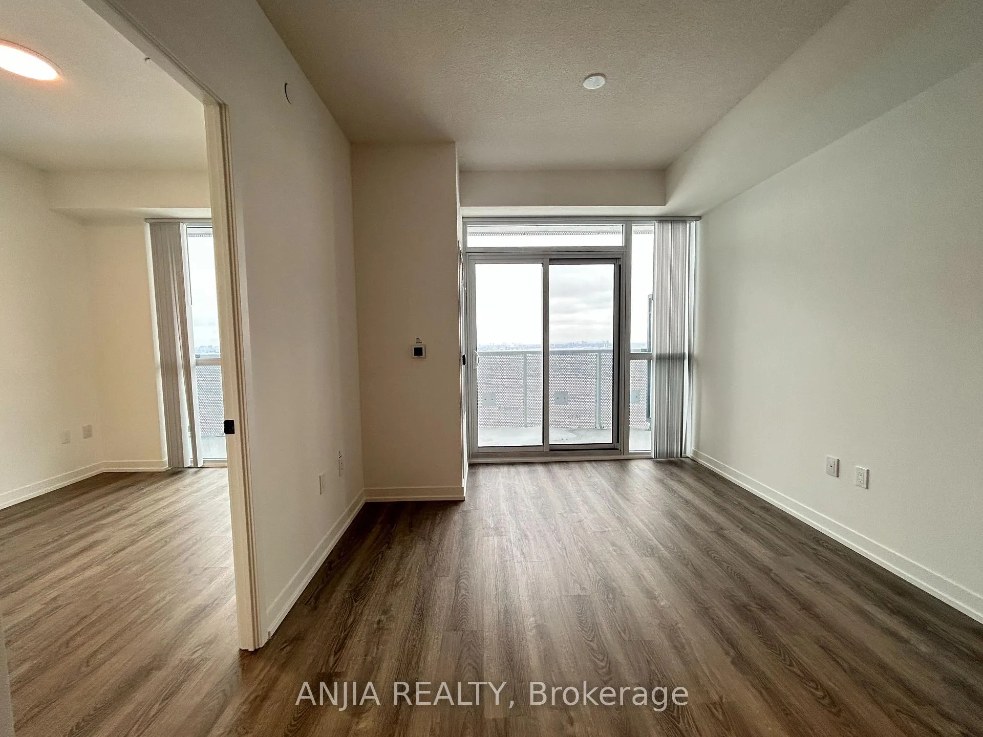 Photo 7 of Unit 5610, 8 Interchange Way, Vaughan, Vaughan Corporate Centre — HOMEH