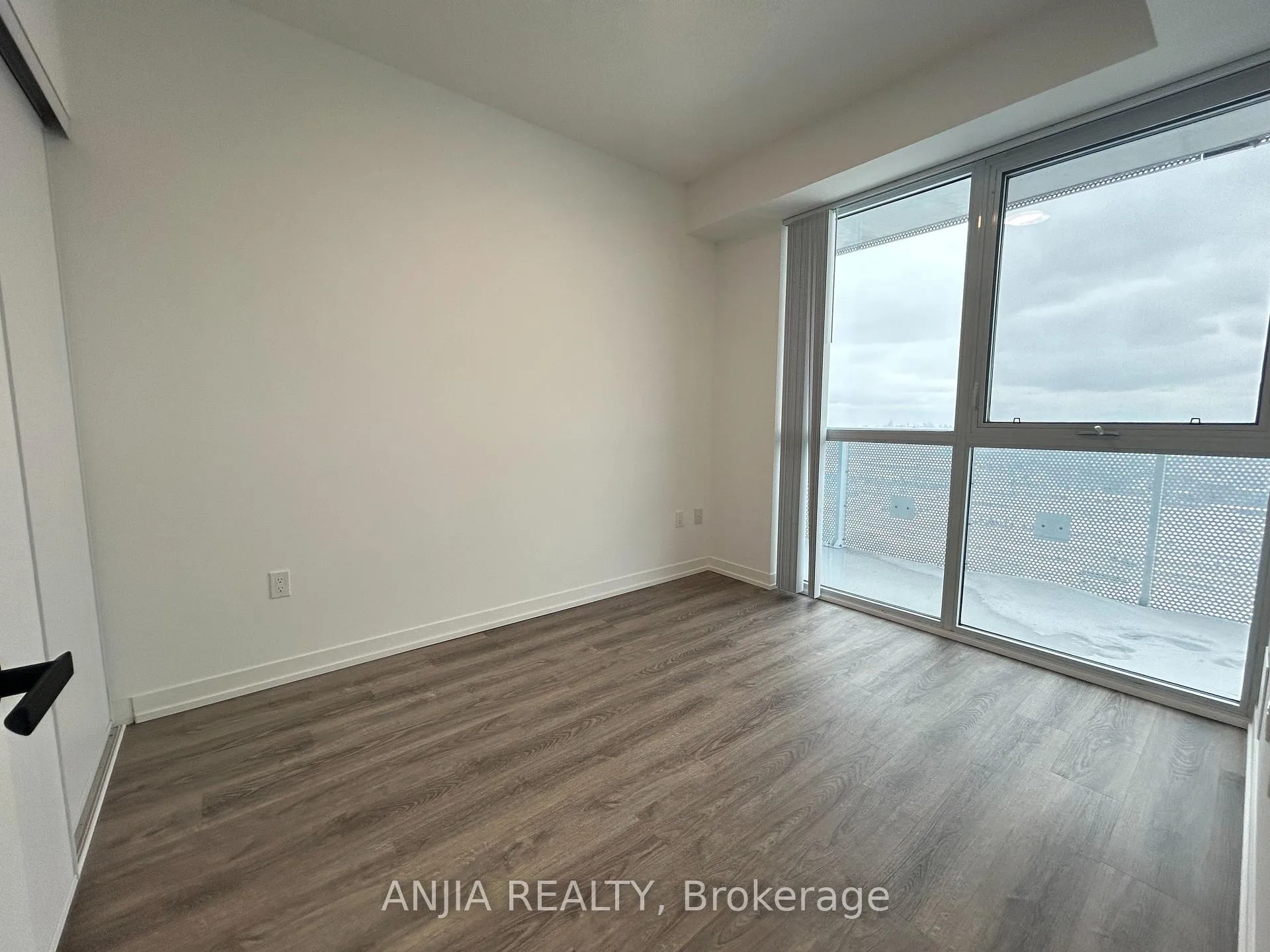 Photo 9 of Unit 5610, 8 Interchange Way, Vaughan, Vaughan Corporate Centre — HOMEH