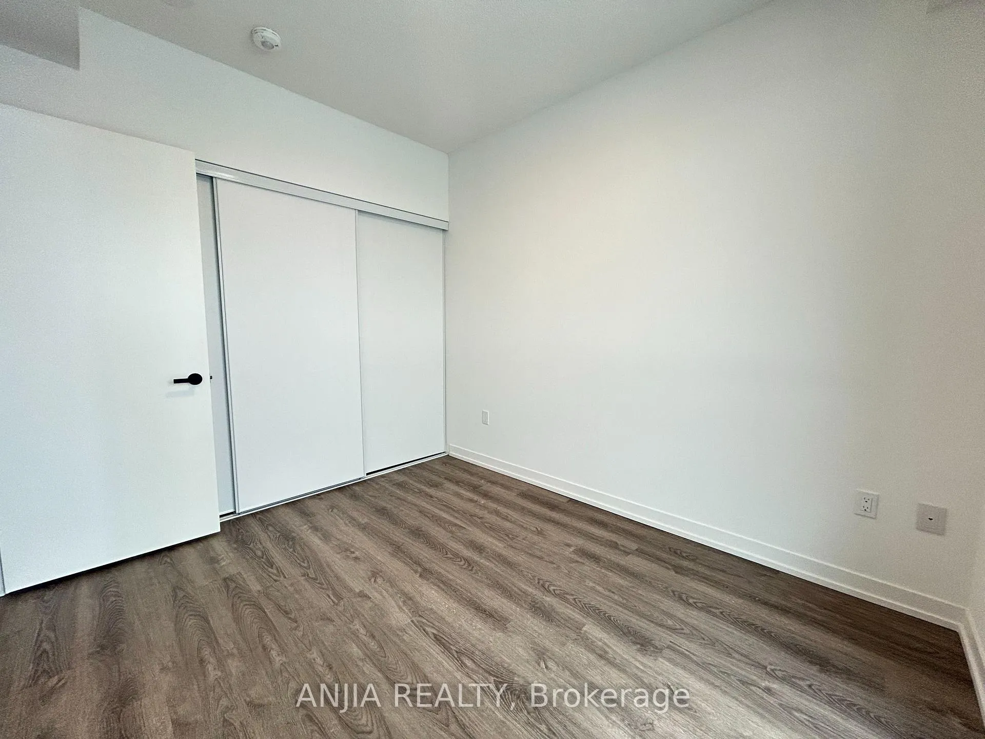 Photo 10 of Unit 5610, 8 Interchange Way, Vaughan, Vaughan Corporate Centre — HOMEH