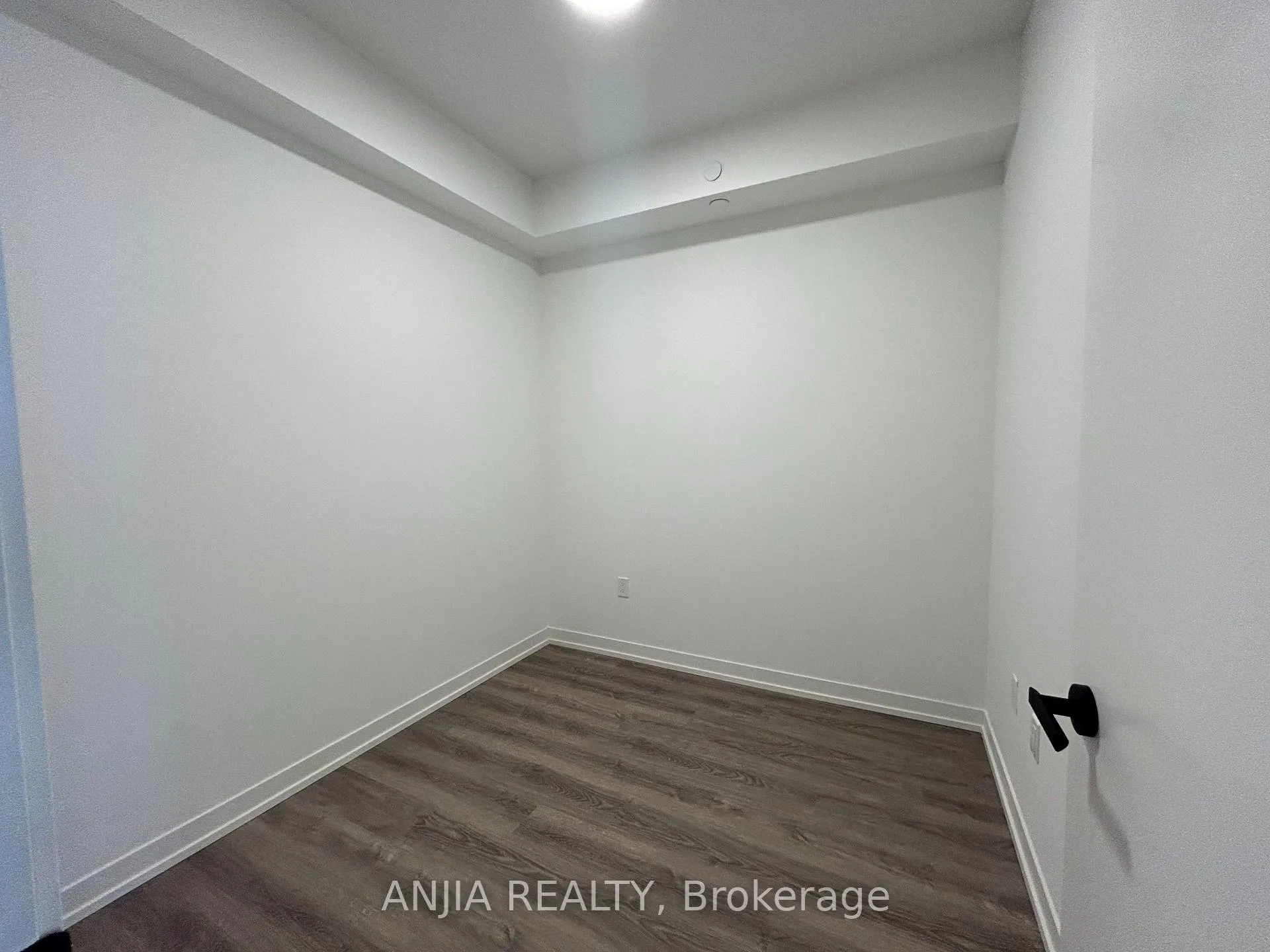 Photo 11 of Unit 5610, 8 Interchange Way, Vaughan, Vaughan Corporate Centre — HOMEH