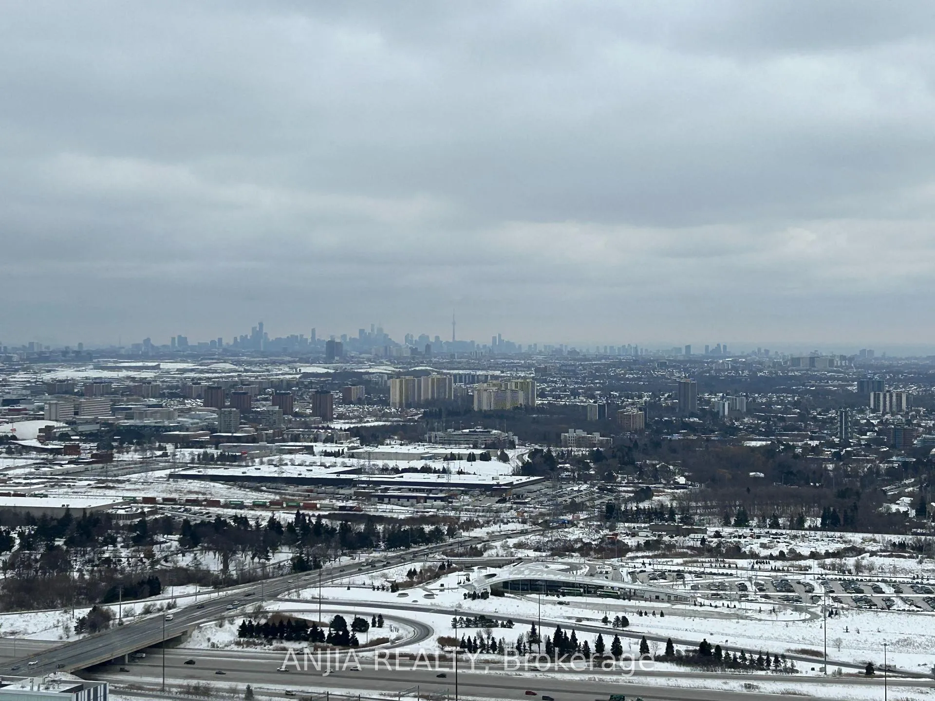 Photo 13 of Unit 5610, 8 Interchange Way, Vaughan, Vaughan Corporate Centre — HOMEH