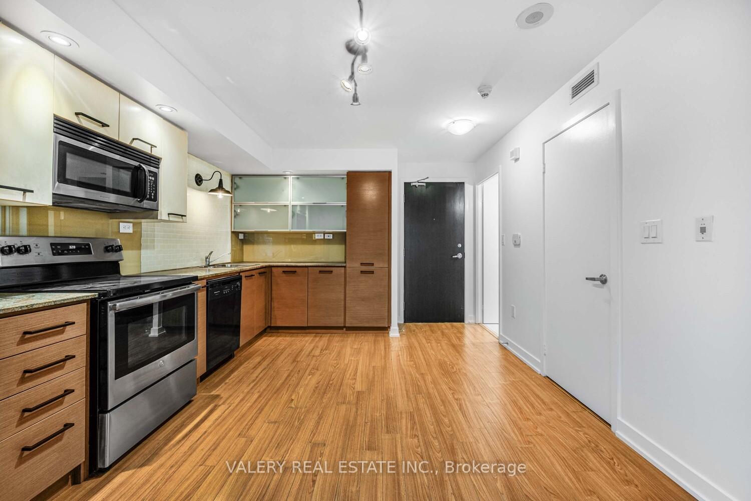 Photo 4 of Unit 710, 8 Telegram Mews, Toronto, Waterfront Communities — HOMEH