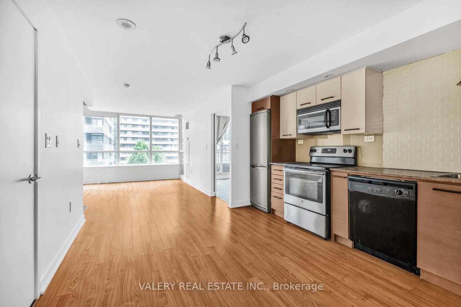 Photo 2 of Unit 710, 8 Telegram Mews, Toronto, Waterfront Communities — HOMEH