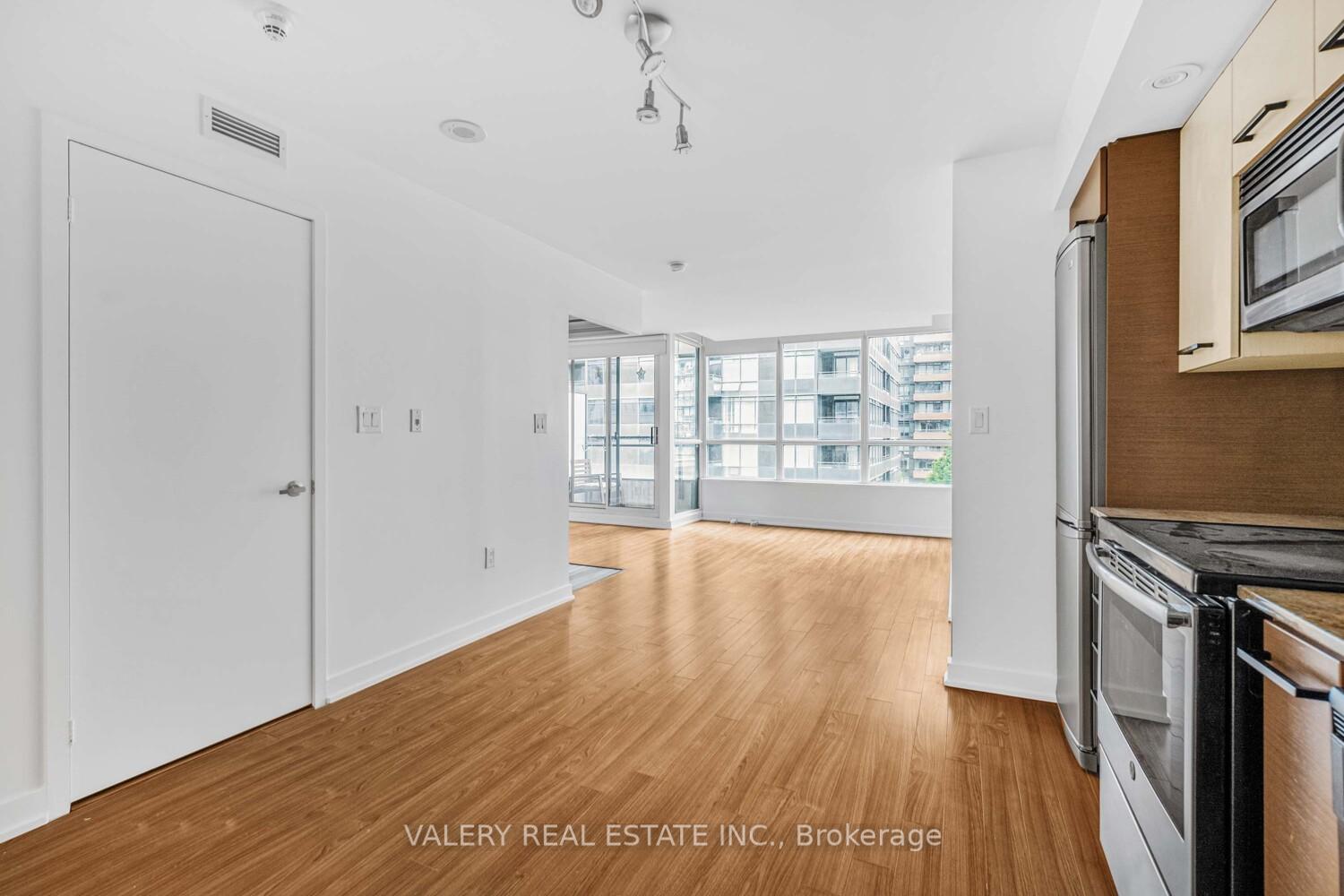 Photo 8 of Unit 710, 8 Telegram Mews, Toronto, Waterfront Communities — HOMEH
