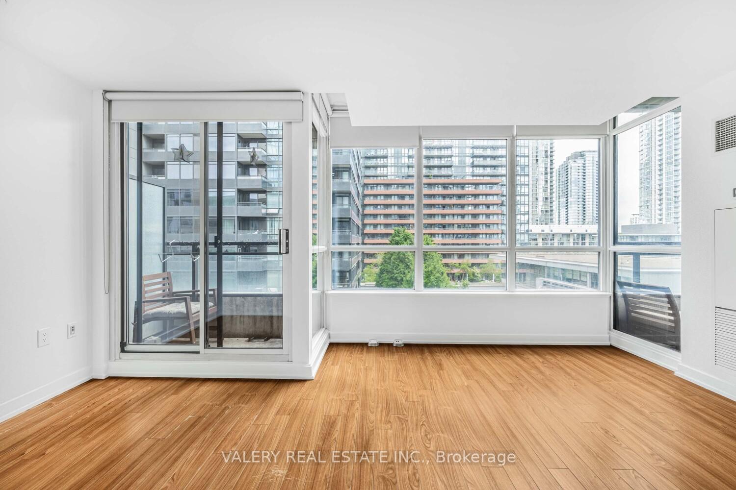 Photo 5 of Unit 710, 8 Telegram Mews, Toronto, Waterfront Communities — HOMEH