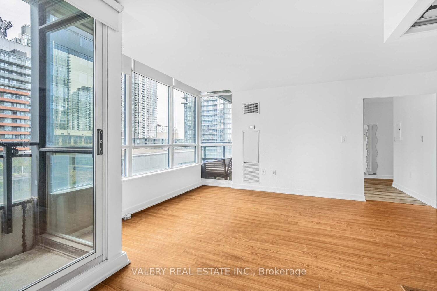 Photo 6 of Unit 710, 8 Telegram Mews, Toronto, Waterfront Communities — HOMEH