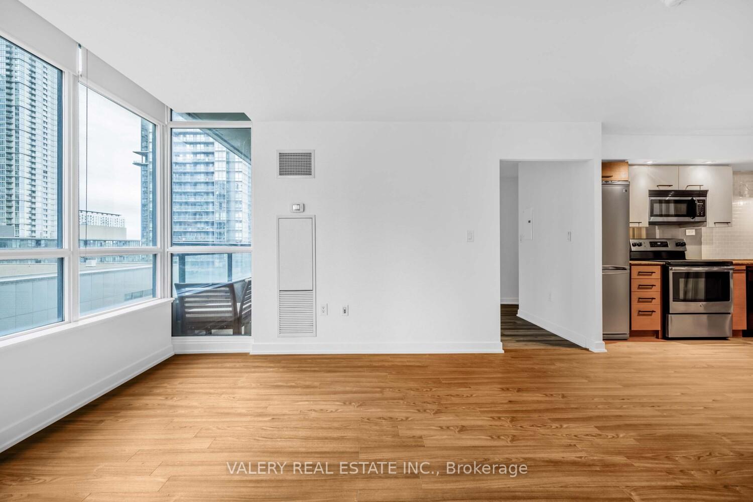 Photo 10 of Unit 710, 8 Telegram Mews, Toronto, Waterfront Communities — HOMEH