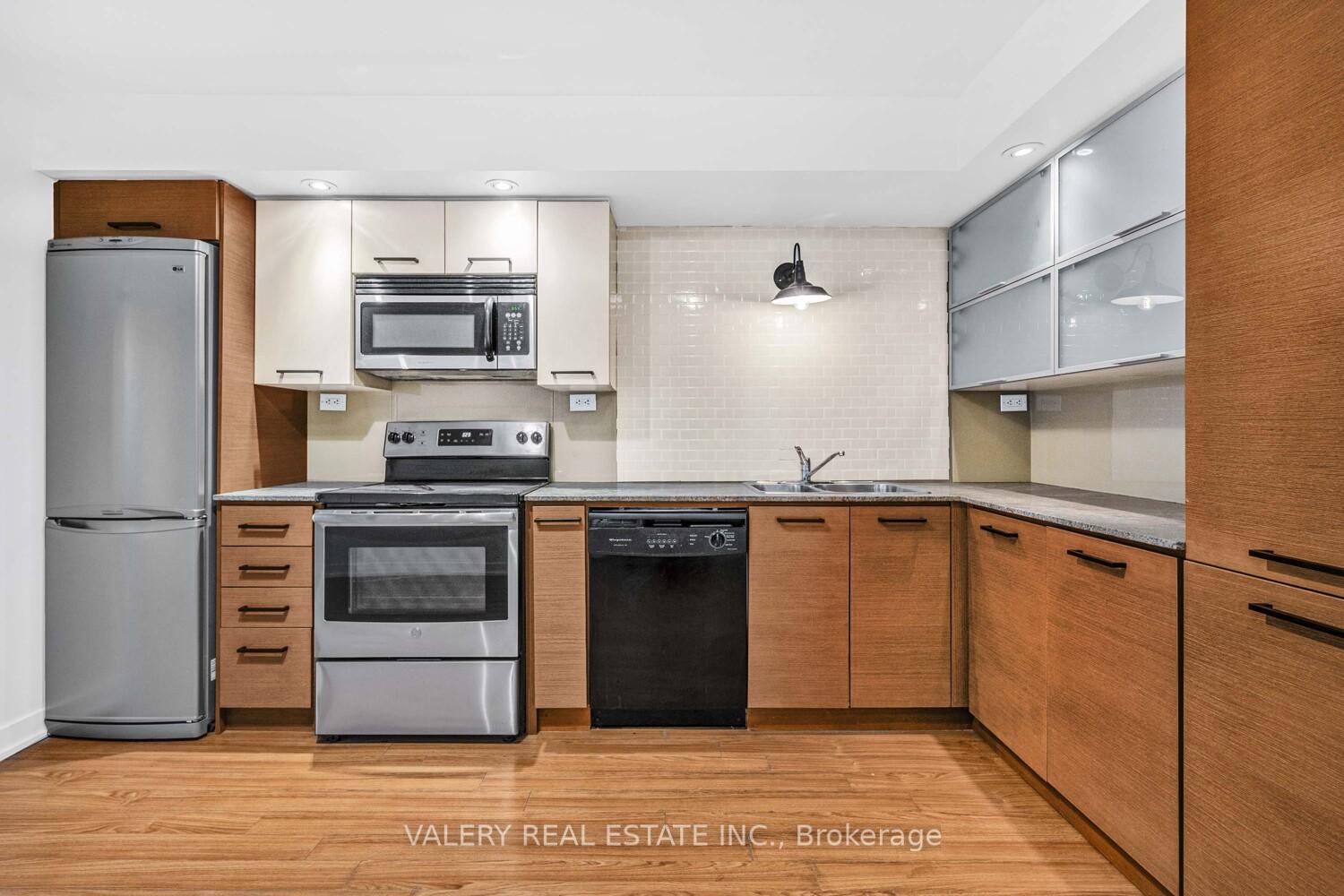 Photo 12 of Unit 710, 8 Telegram Mews, Toronto, Waterfront Communities — HOMEH