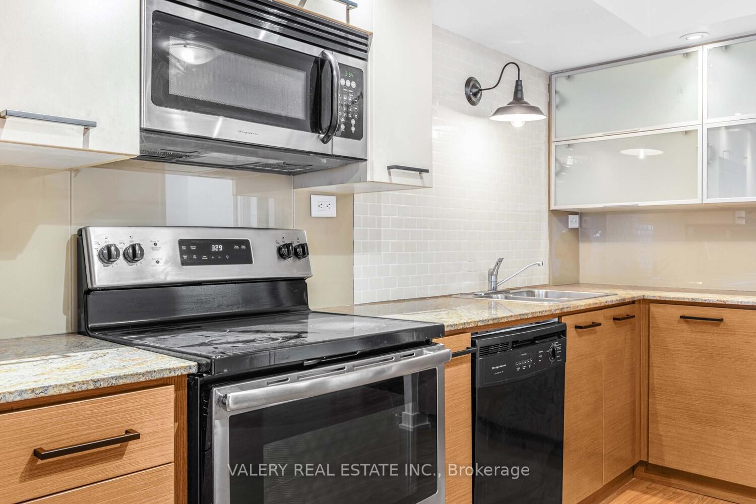 Photo 11 of Unit 710, 8 Telegram Mews, Toronto, Waterfront Communities — HOMEH