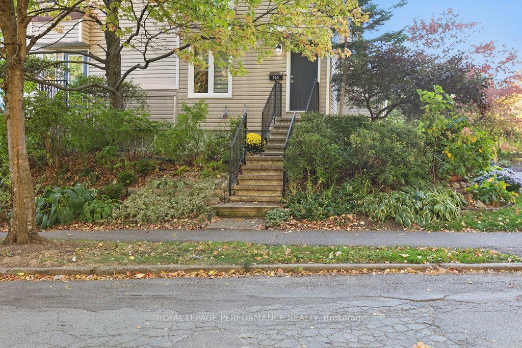 Photo 3 of 560 Thomson Street, Ottawa, Viscount Alexander Park — HOMEH