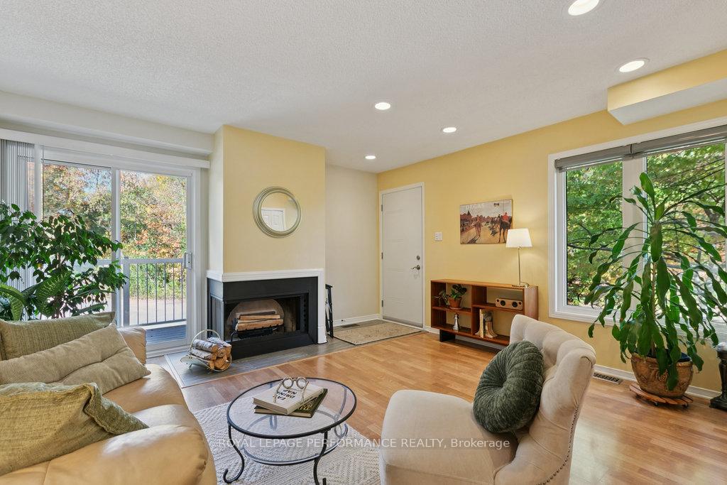 Photo 7 of 560 Thomson Street, Ottawa, Viscount Alexander Park — HOMEH