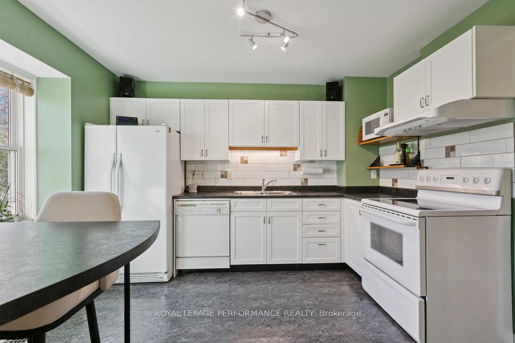 Photo 13 of 560 Thomson Street, Ottawa, Viscount Alexander Park — HOMEH