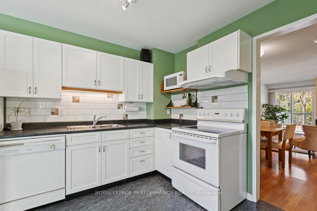 Photo 14 of 560 Thomson Street, Ottawa, Viscount Alexander Park — HOMEH