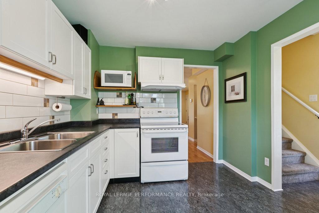 Photo 15 of 560 Thomson Street, Ottawa, Viscount Alexander Park — HOMEH