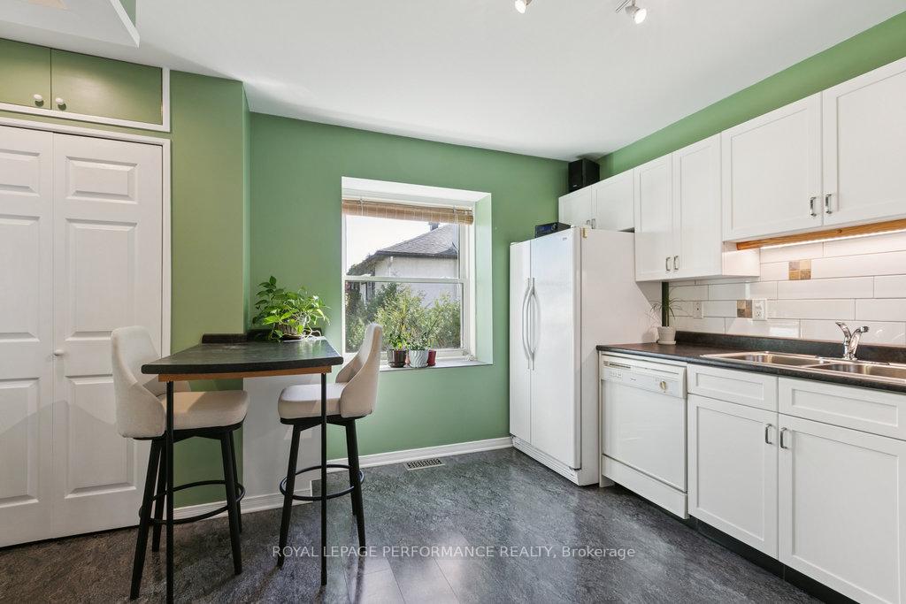 Photo 17 of 560 Thomson Street, Ottawa, Viscount Alexander Park — HOMEH
