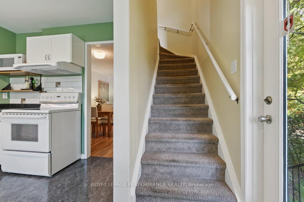 Photo 18 of 560 Thomson Street, Ottawa, Viscount Alexander Park — HOMEH
