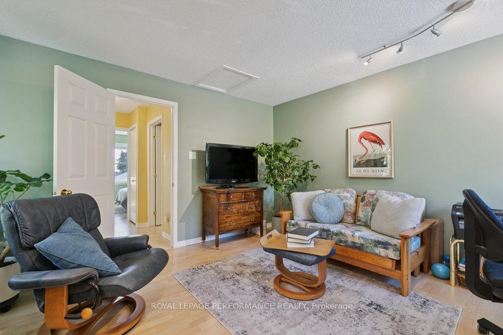 Photo 21 of 560 Thomson Street, Ottawa, Viscount Alexander Park — HOMEH