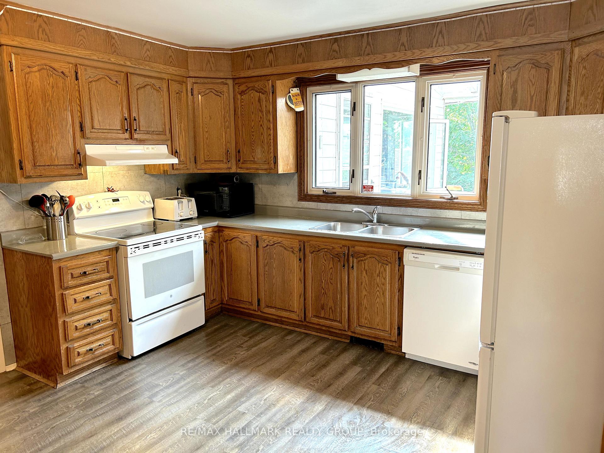 Photo 9 of 44 Meadowlands Drive W, Ottawa, Meadowlands/Crestview — HOMEH