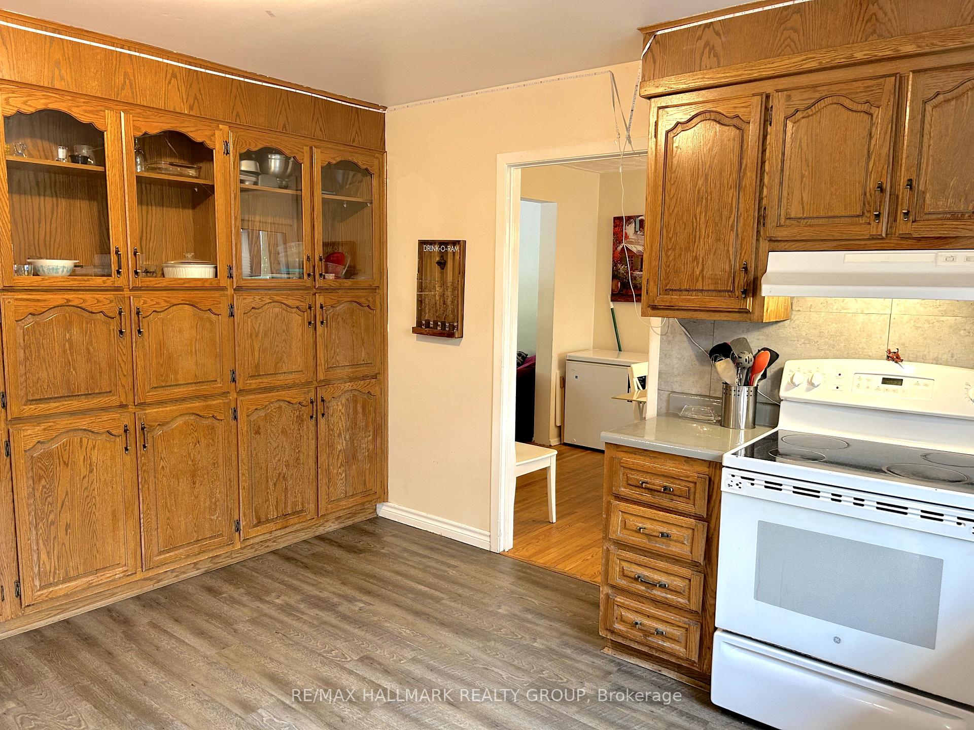 Photo 10 of 44 Meadowlands Drive W, Ottawa, Meadowlands/Crestview — HOMEH