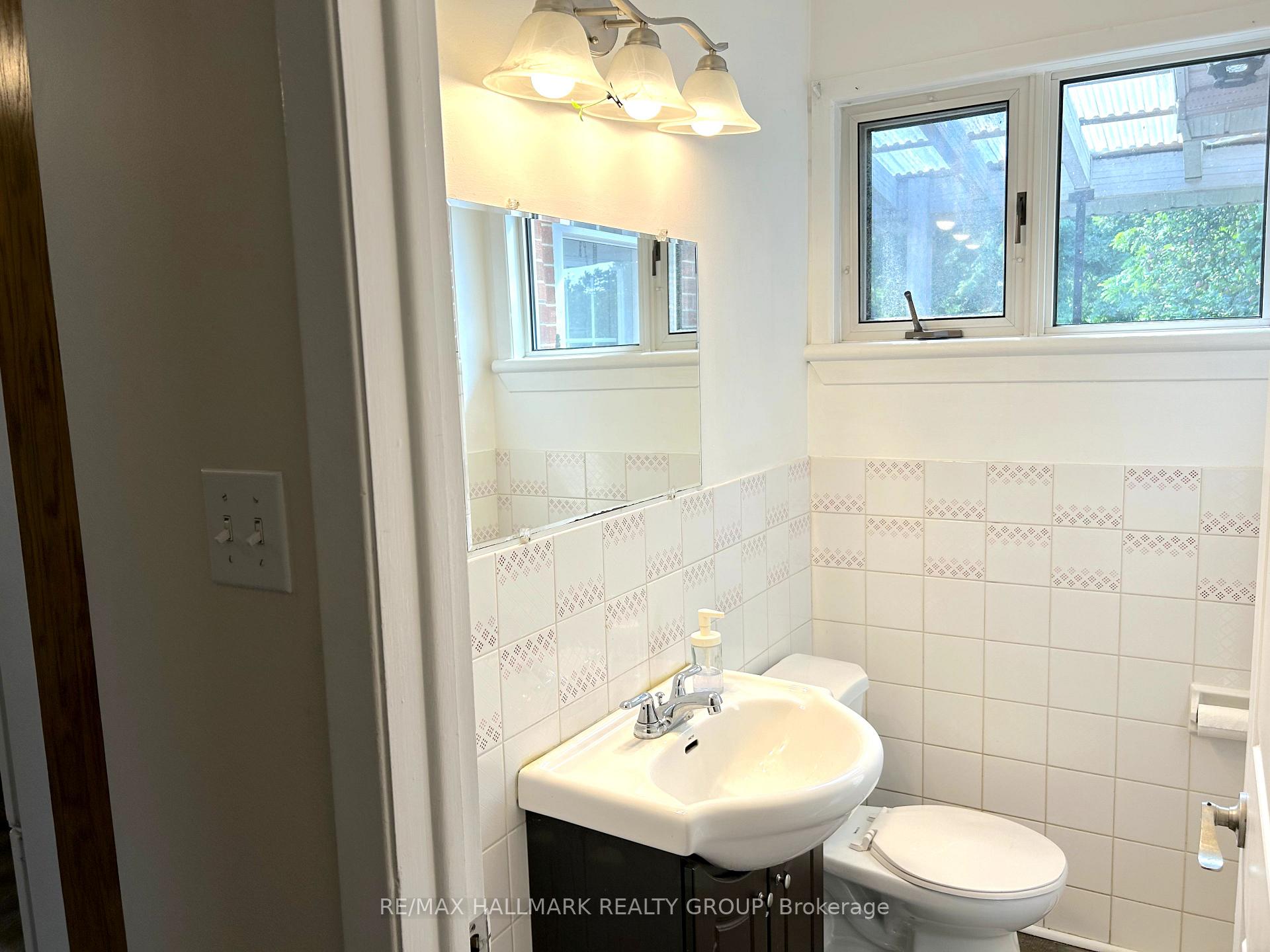 Photo 13 of 44 Meadowlands Drive W, Ottawa, Meadowlands/Crestview — HOMEH