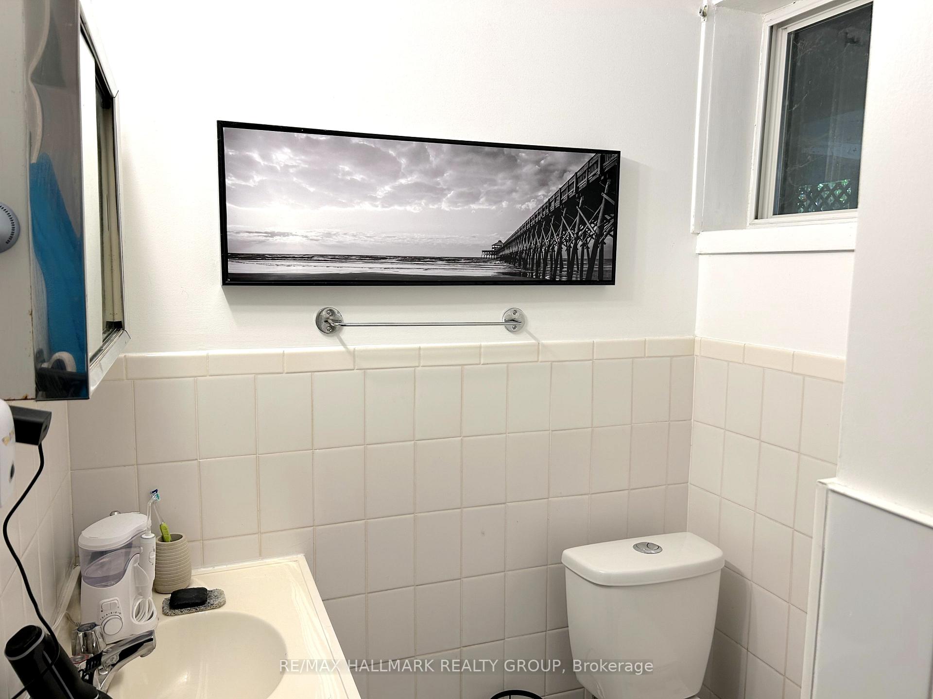 Photo 23 of 44 Meadowlands Drive W, Ottawa, Meadowlands/Crestview — HOMEH