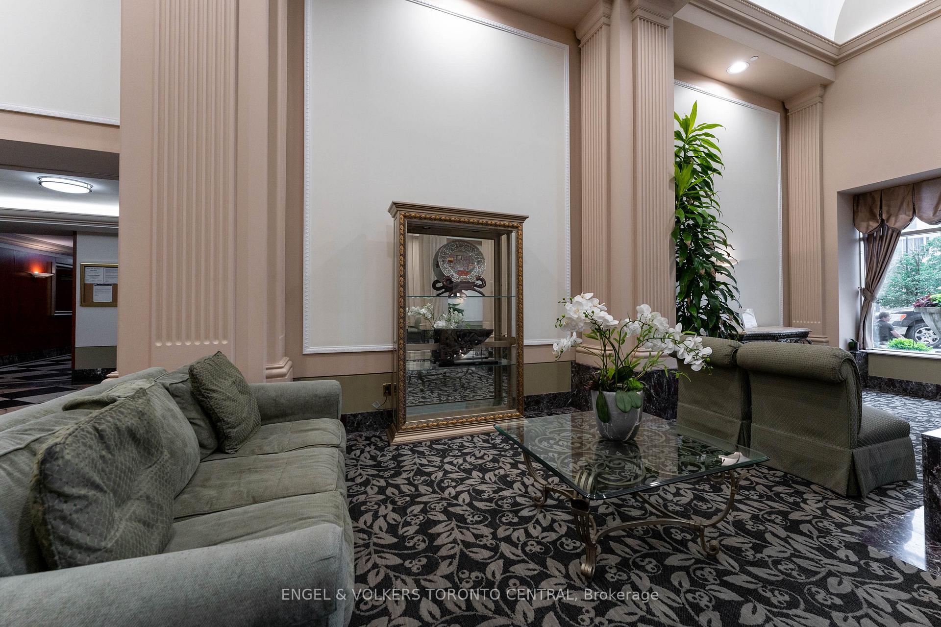 Photo 6 of Unit 715, 1 Lee Centre Drive, Scarborough, Woburn — HOMEH