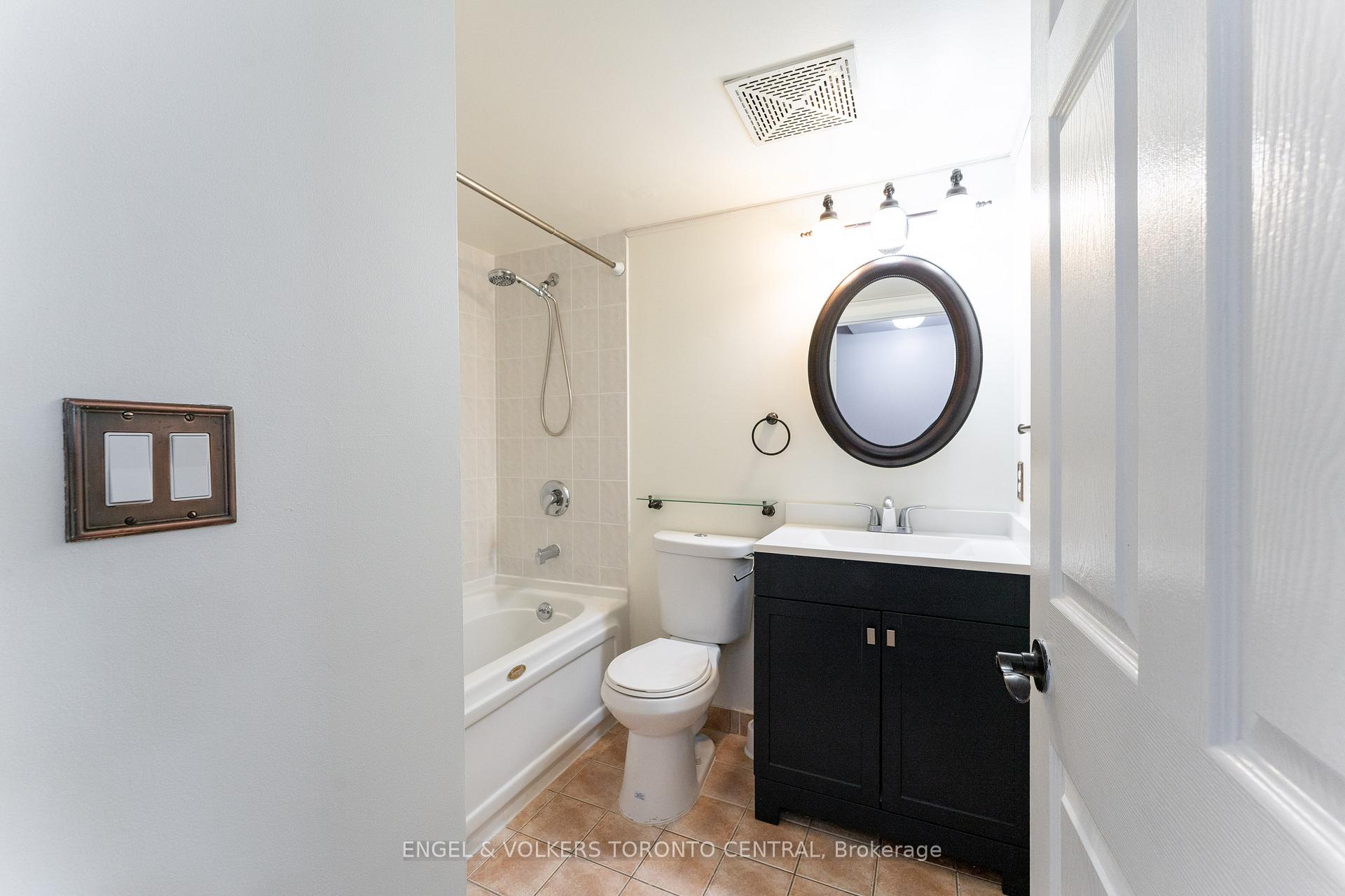 Photo 12 of Unit 715, 1 Lee Centre Drive, Scarborough, Woburn — HOMEH