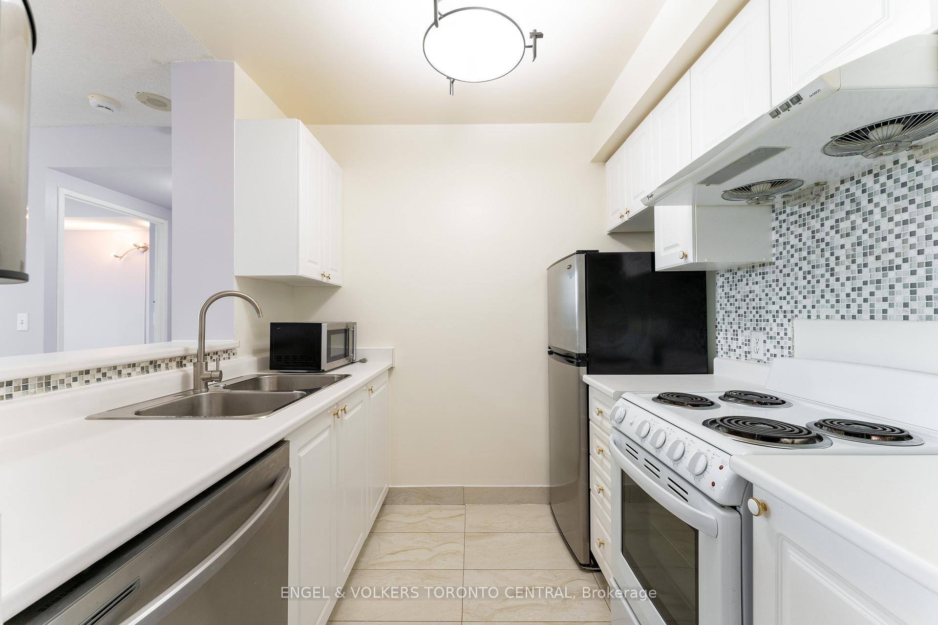 Photo 18 of Unit 715, 1 Lee Centre Drive, Scarborough, Woburn — HOMEH