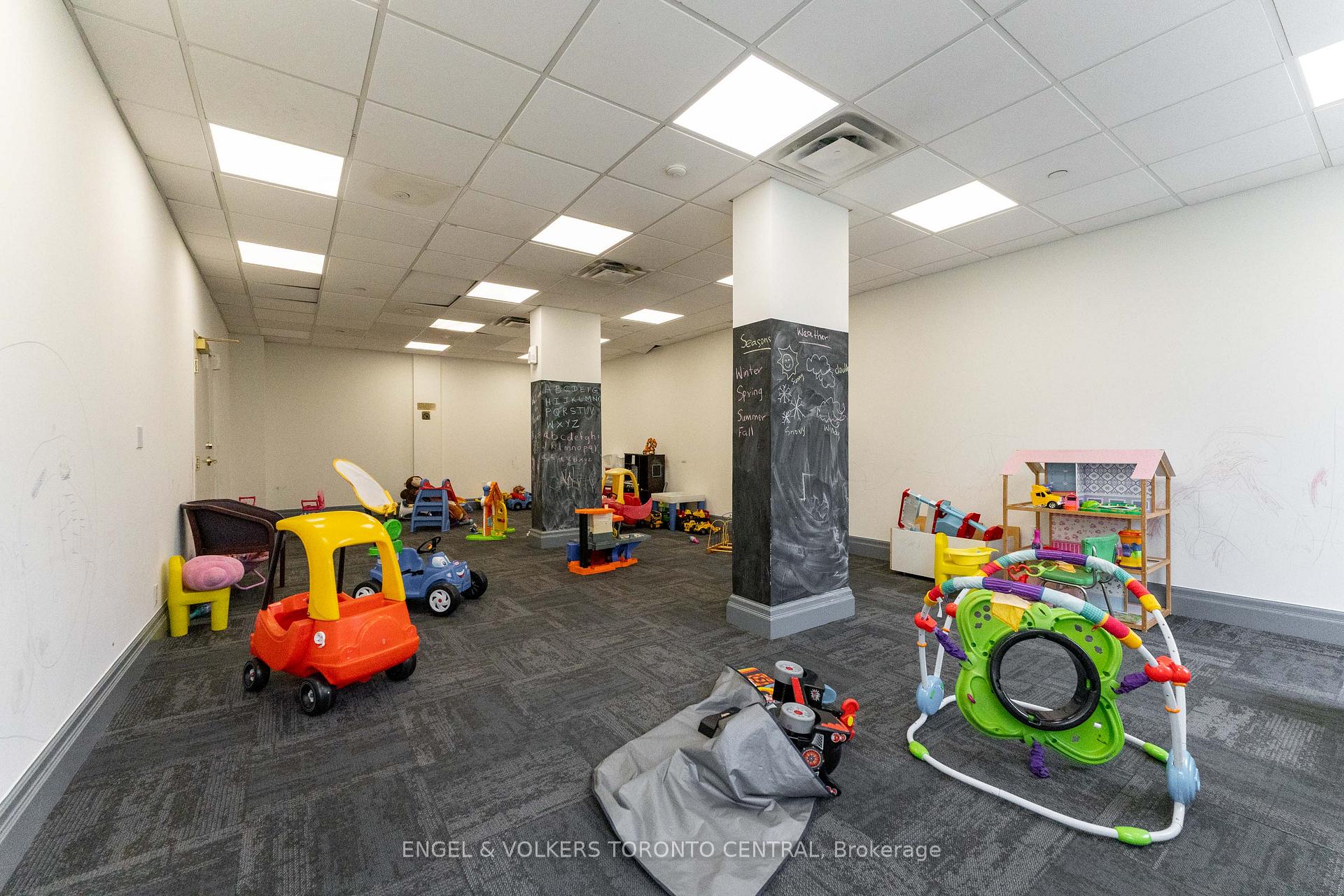 Photo 38 of Unit 715, 1 Lee Centre Drive, Scarborough, Woburn — HOMEH