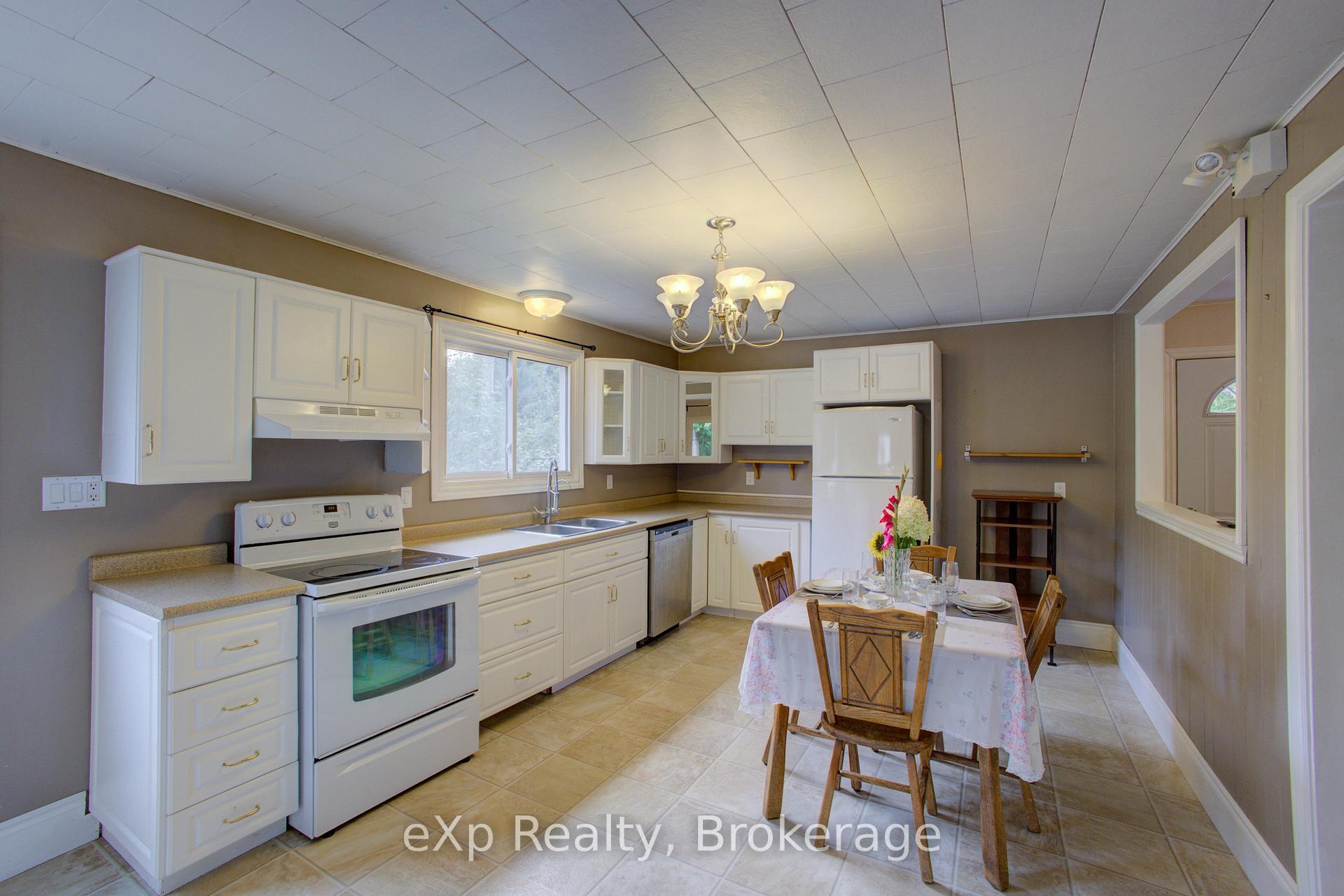 Photo 33 of 2033 Mill Street, Howick — HOMEH