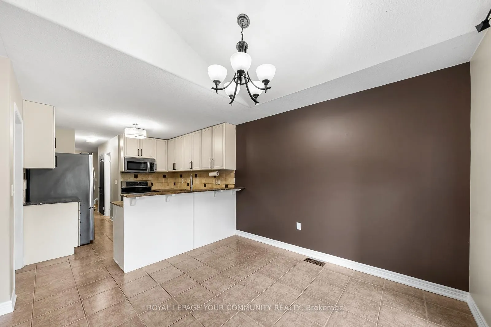 Photo 11 of Unit Upper, 1821 Lamstone Street, Innisfil, Alcona — HOMEH