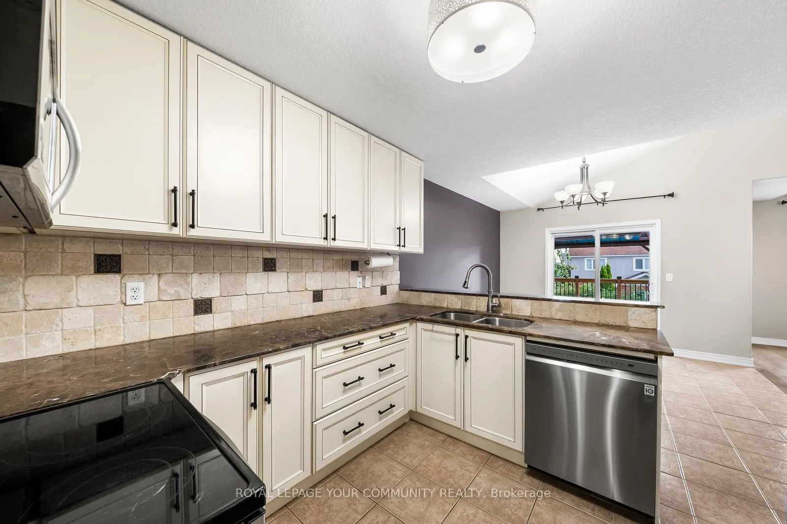 Photo 15 of Unit Upper, 1821 Lamstone Street, Innisfil, Alcona — HOMEH