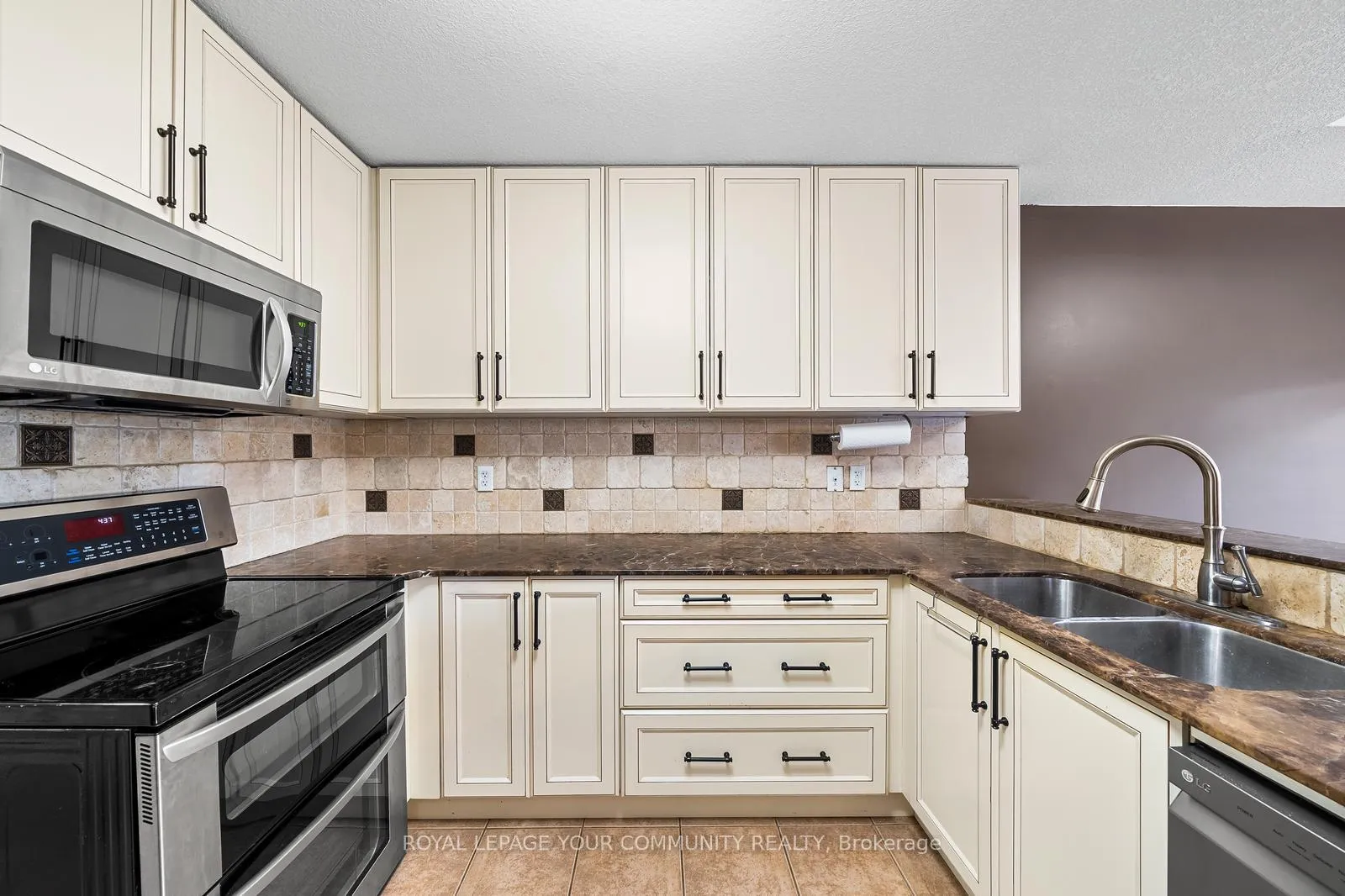 Photo 16 of Unit Upper, 1821 Lamstone Street, Innisfil, Alcona — HOMEH