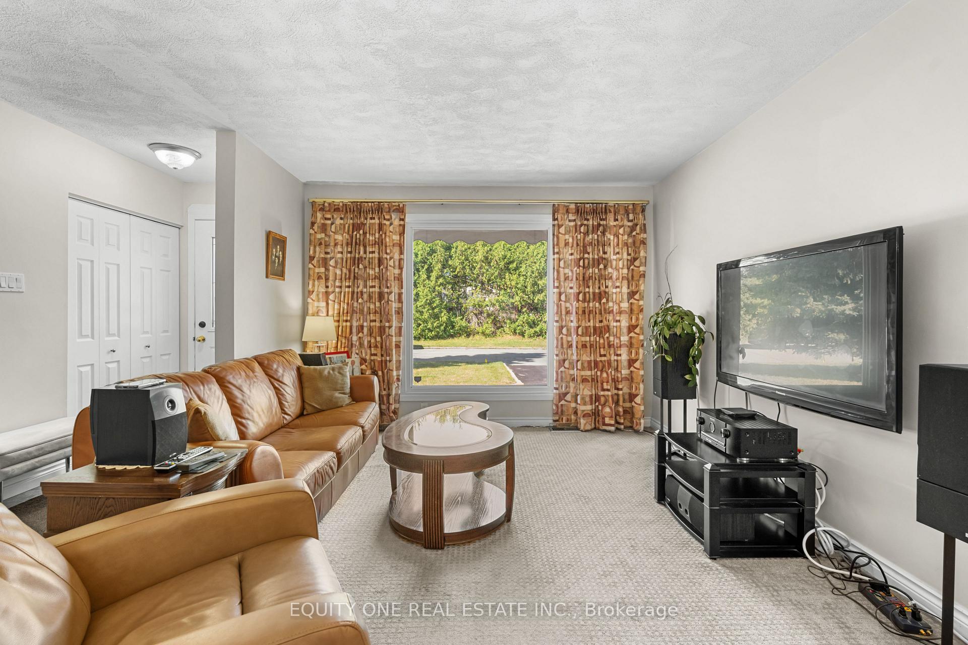 Photo 5 of 2 Parkside Crescent, Ottawa, Meadowlands/Crestview — HOMEH