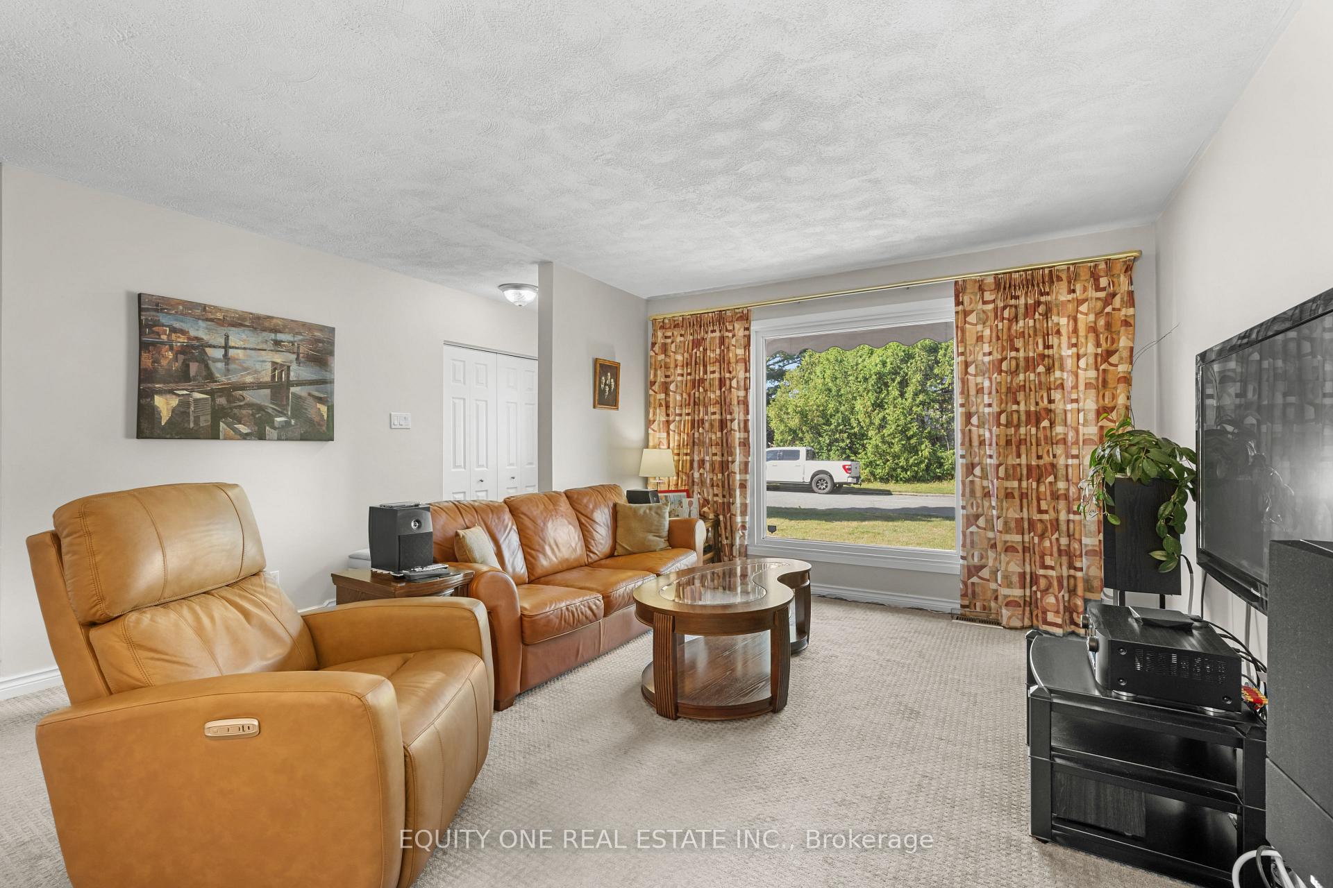 Photo 9 of 2 Parkside Crescent, Ottawa, Meadowlands/Crestview — HOMEH