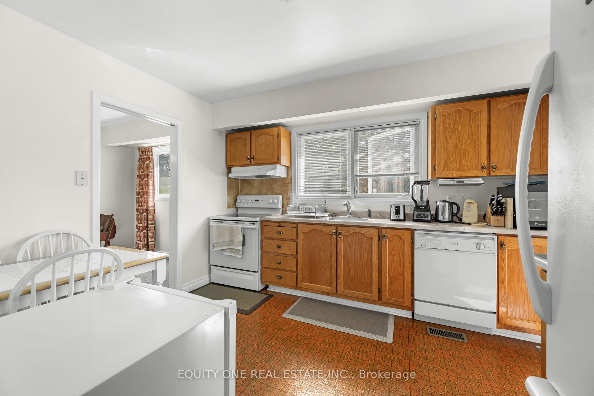 Photo 13 of 2 Parkside Crescent, Ottawa, Meadowlands/Crestview — HOMEH