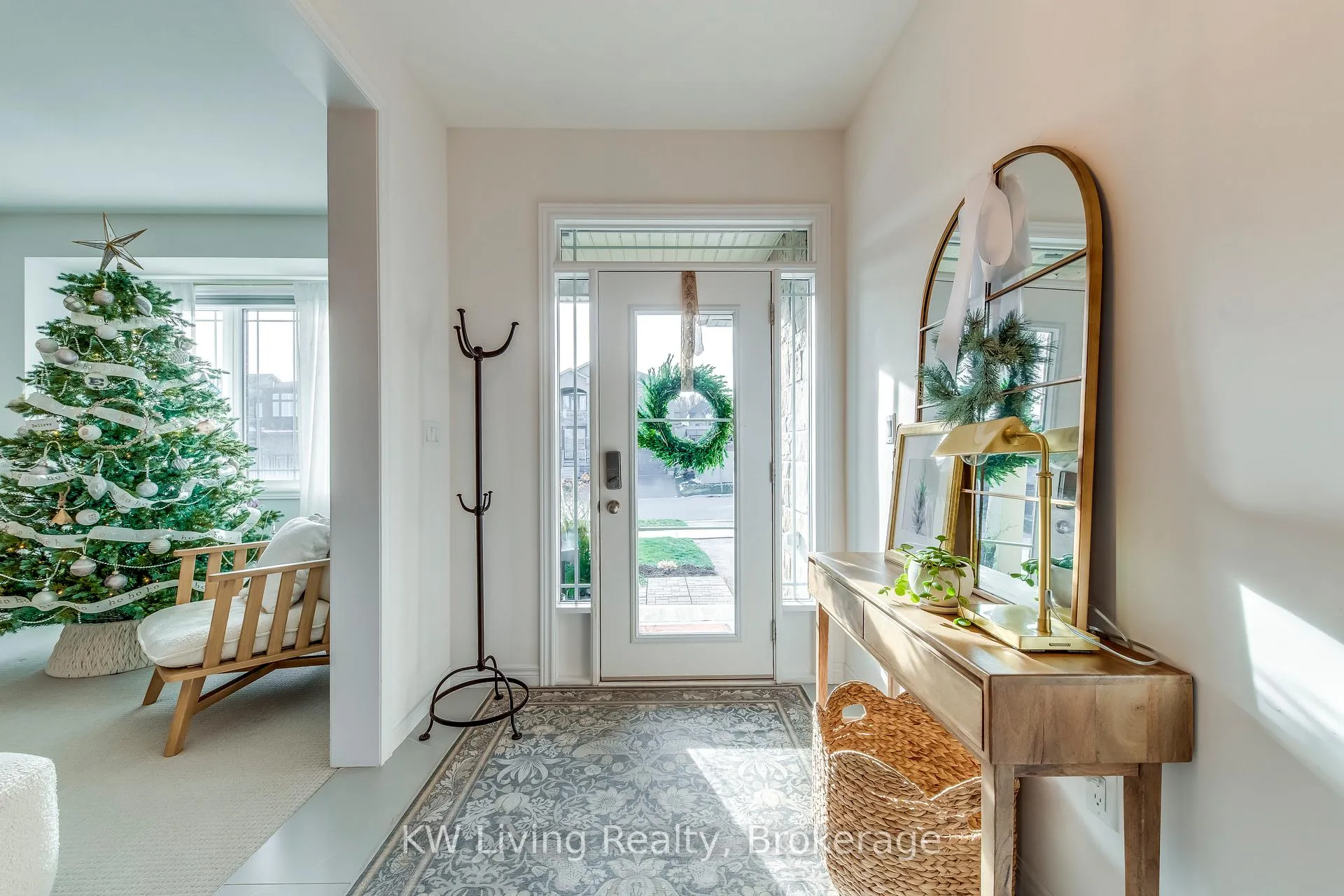 Photo 2 of 4059 Brock Street, Lincoln, Beamsville — HOMEH